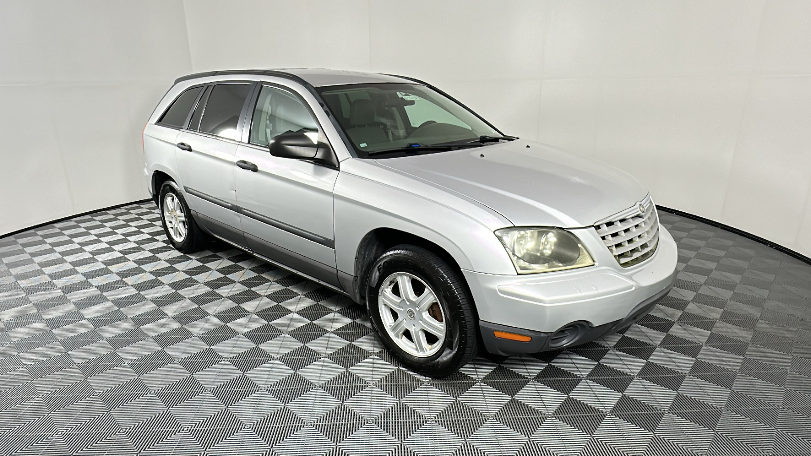 2005 Chrysler Pacifica Base 1