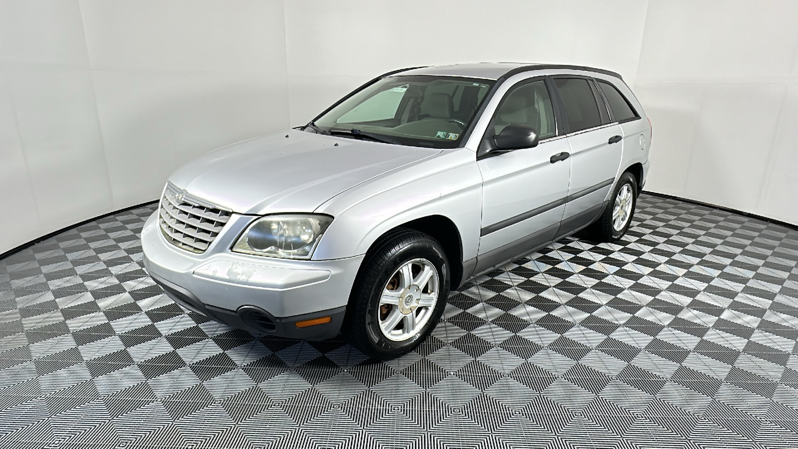 2005 Chrysler Pacifica Base 3