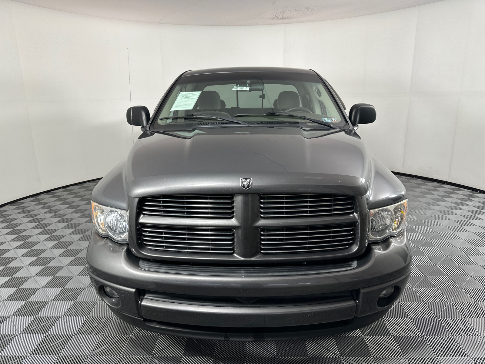 2004 Dodge Ram 1500 SLT 2