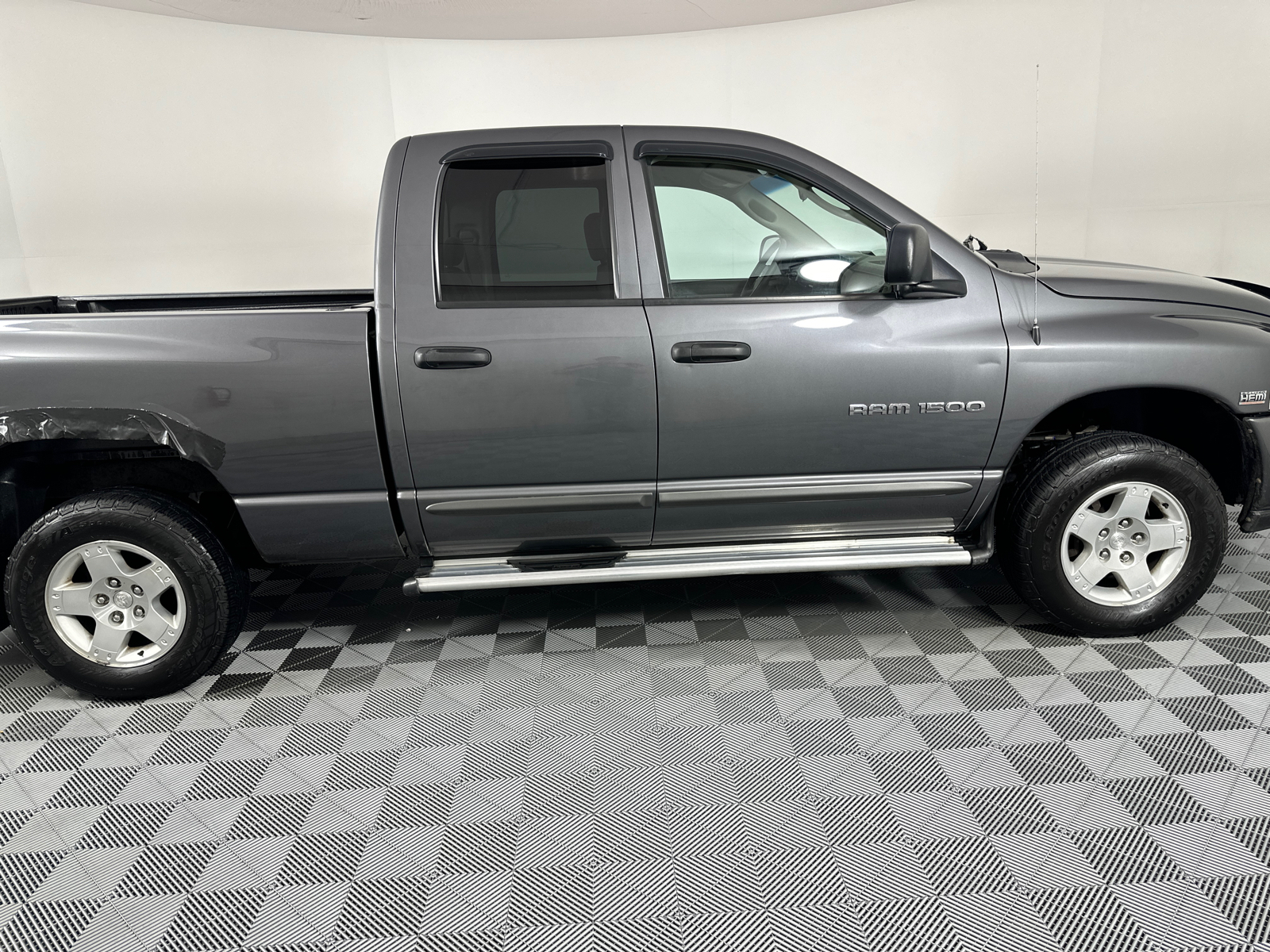 2004 Dodge Ram 1500 SLT 8