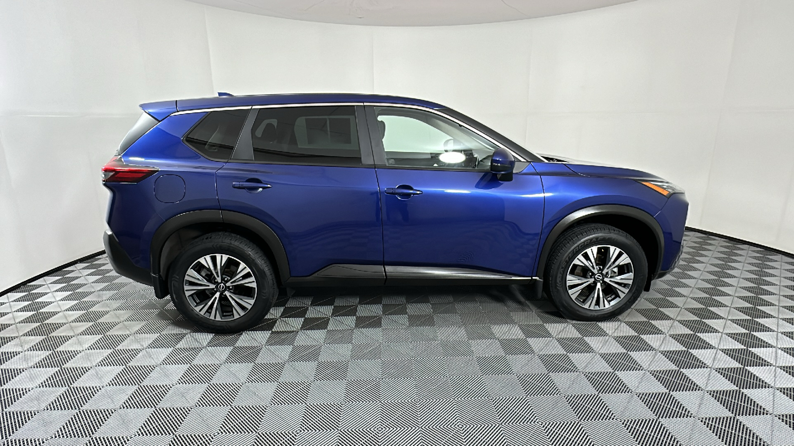 2023 Nissan Rogue SV 8