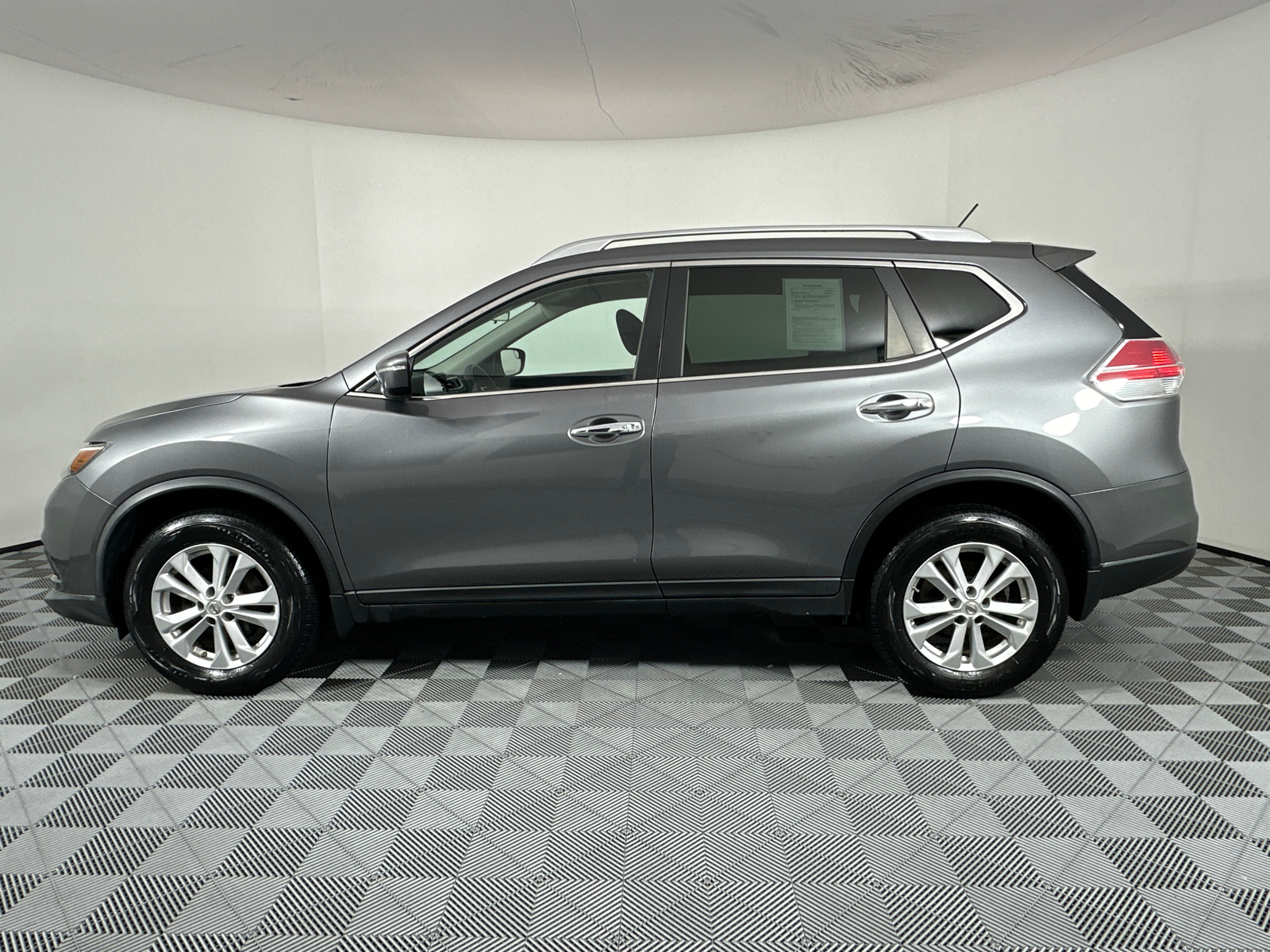 2015 Nissan Rogue SV 4