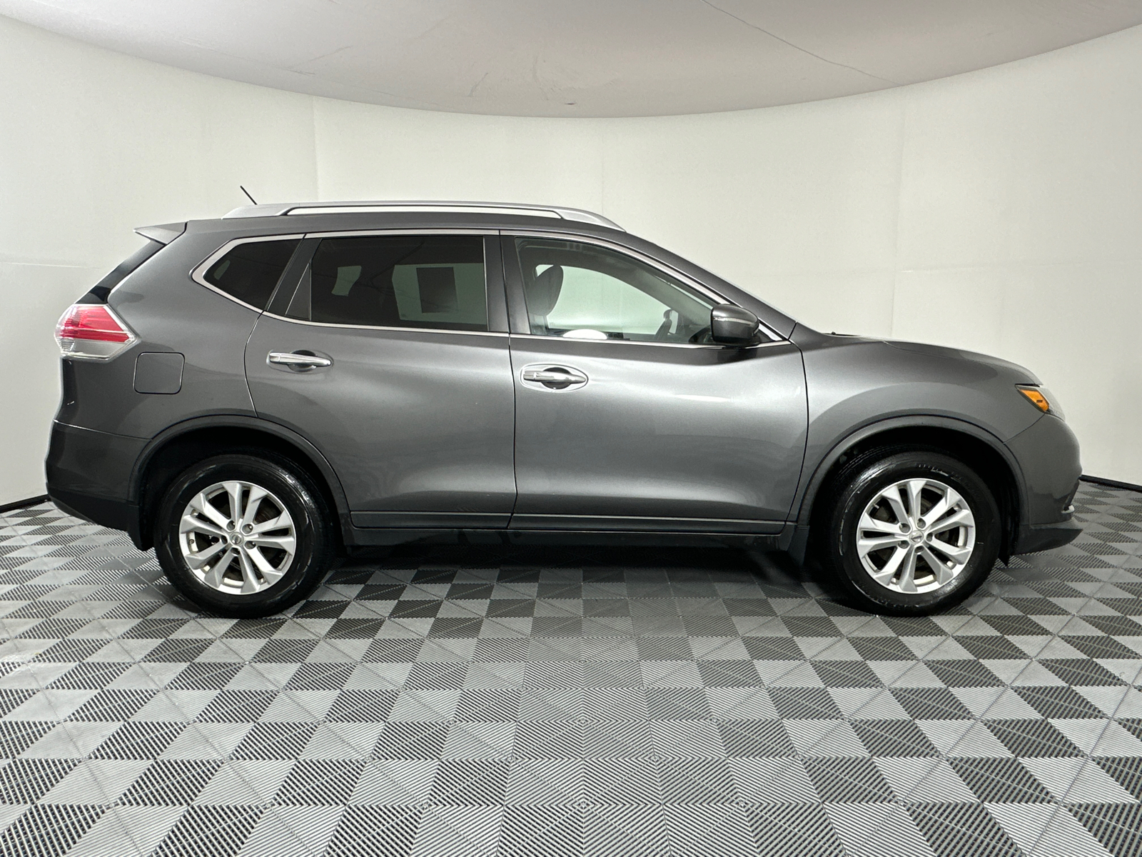 2015 Nissan Rogue SV 8