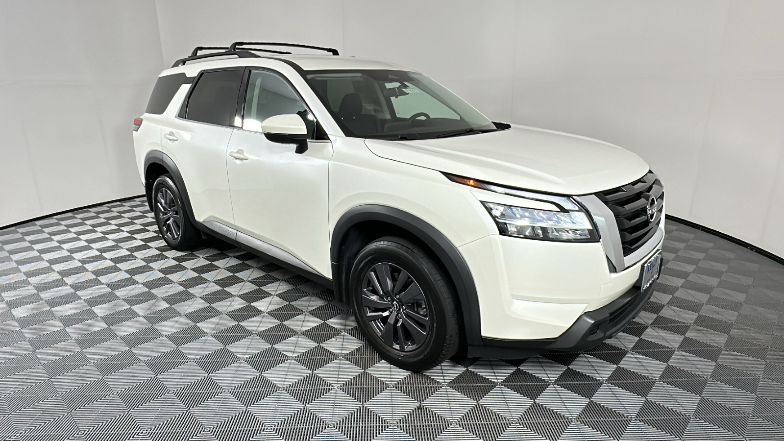 2022 Nissan Pathfinder SV 1