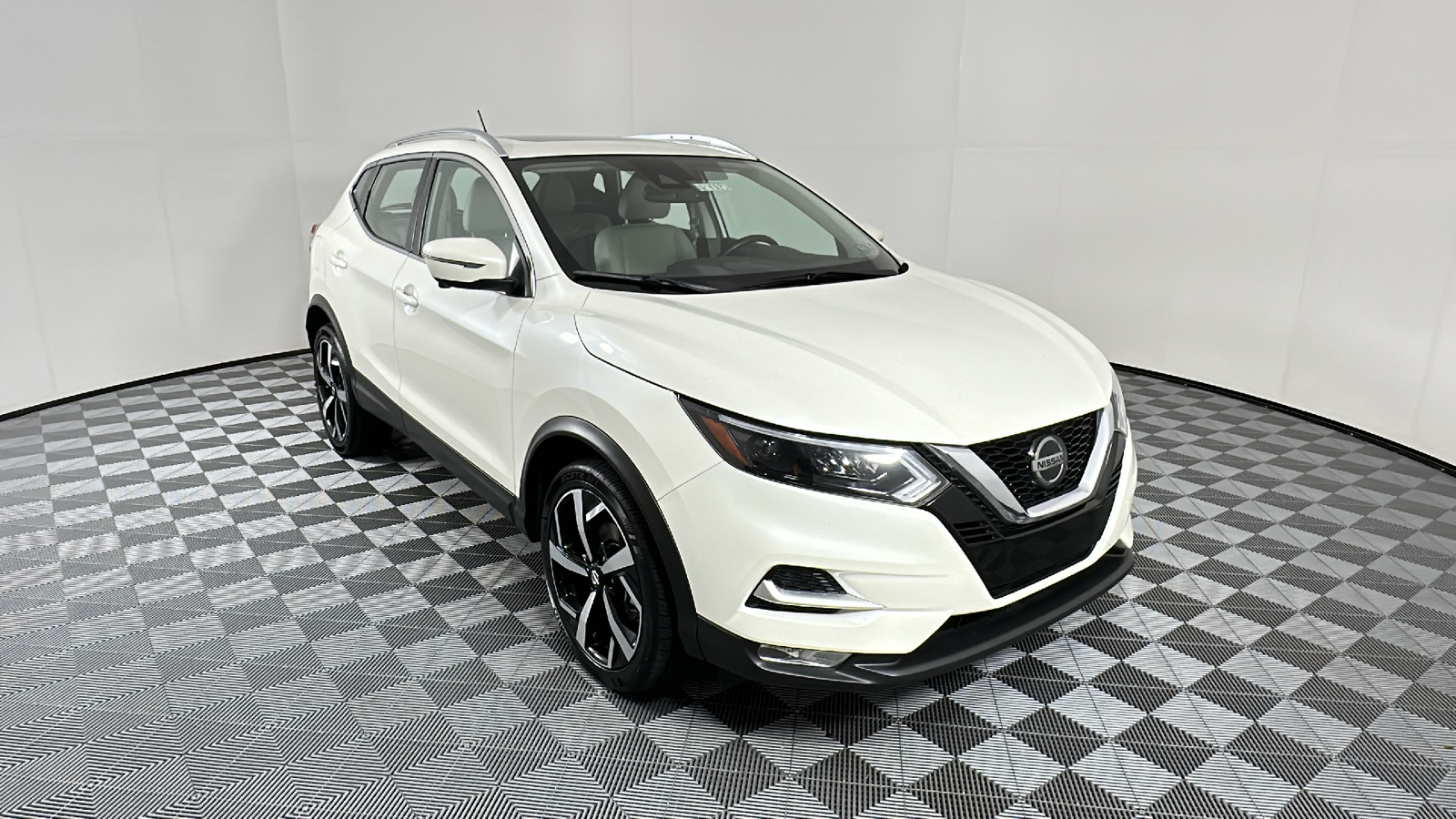 2022 Nissan Rogue Sport SL 1