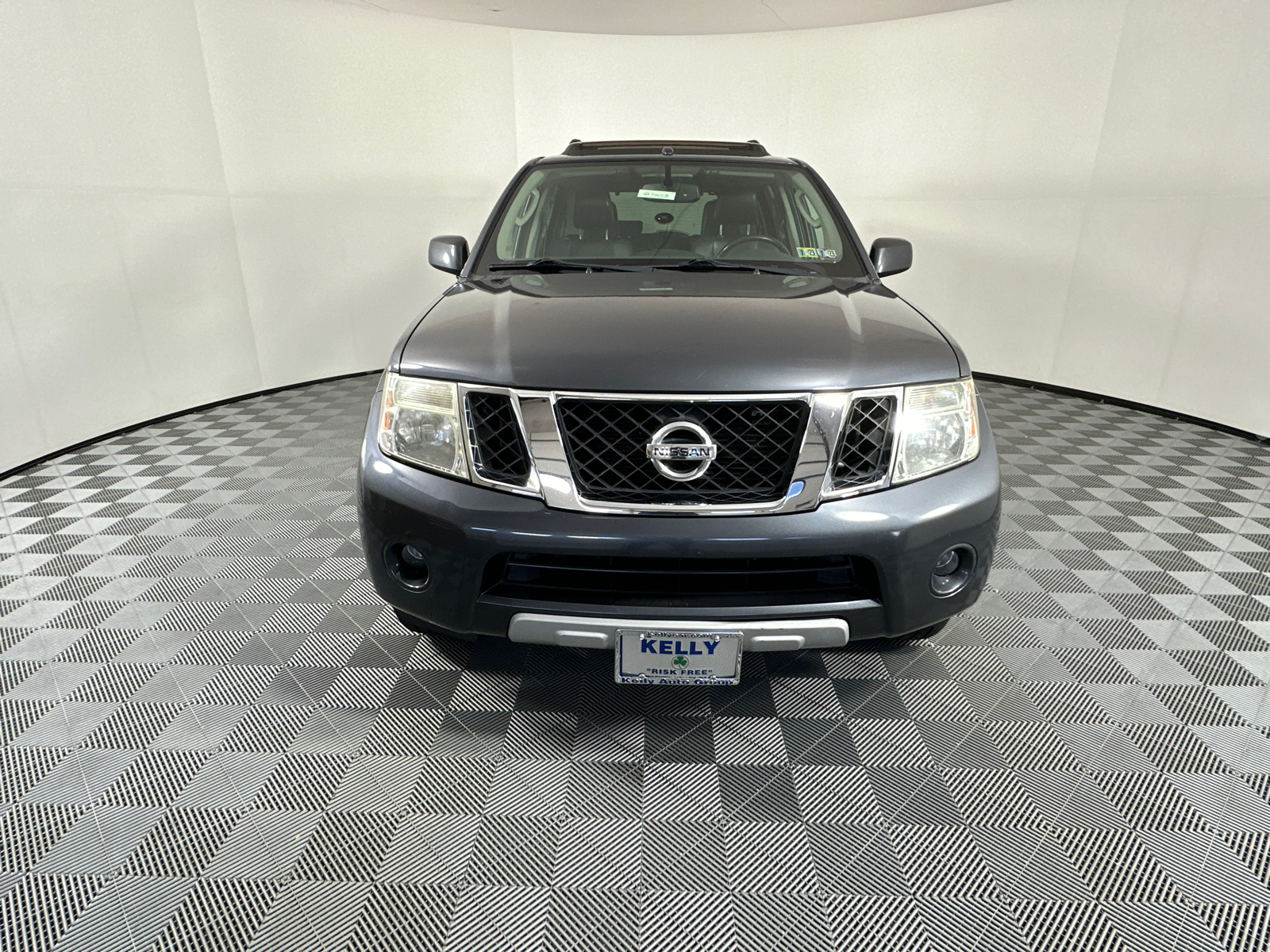 2012 Nissan Pathfinder LE 2