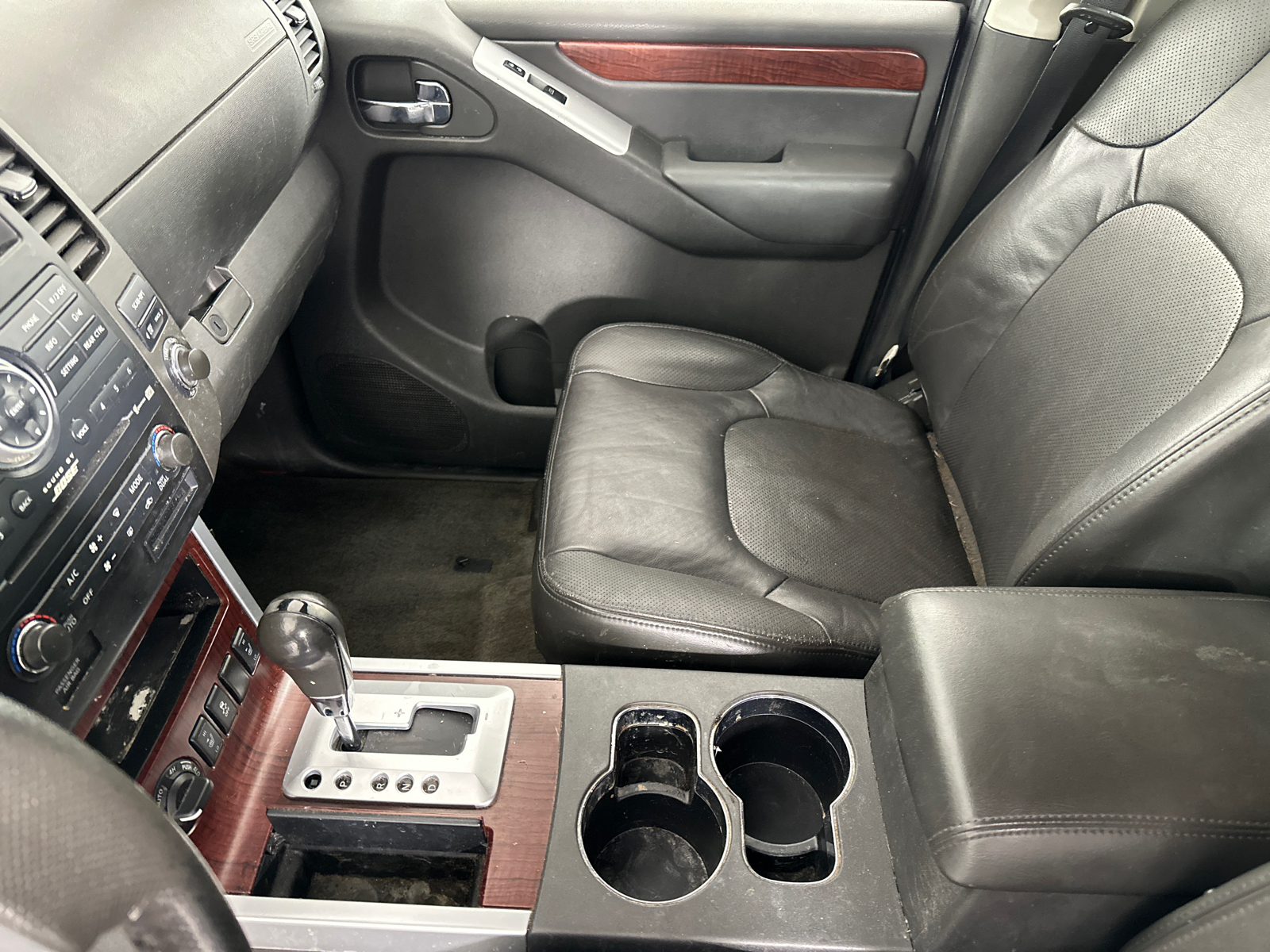 2012 Nissan Pathfinder LE 22