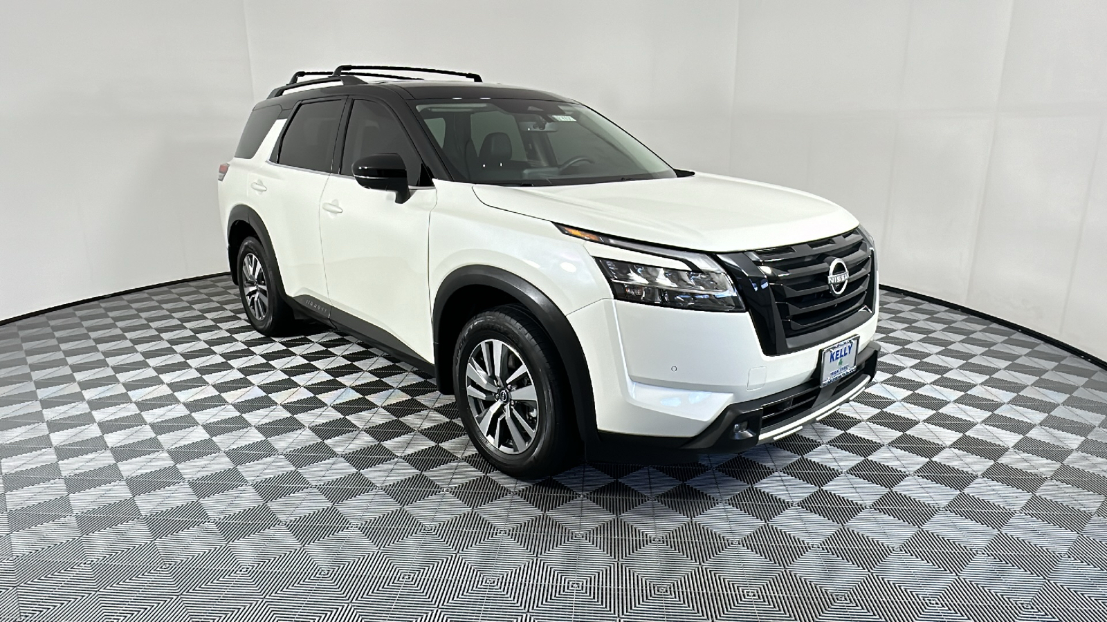 2023 Nissan Pathfinder SL 1