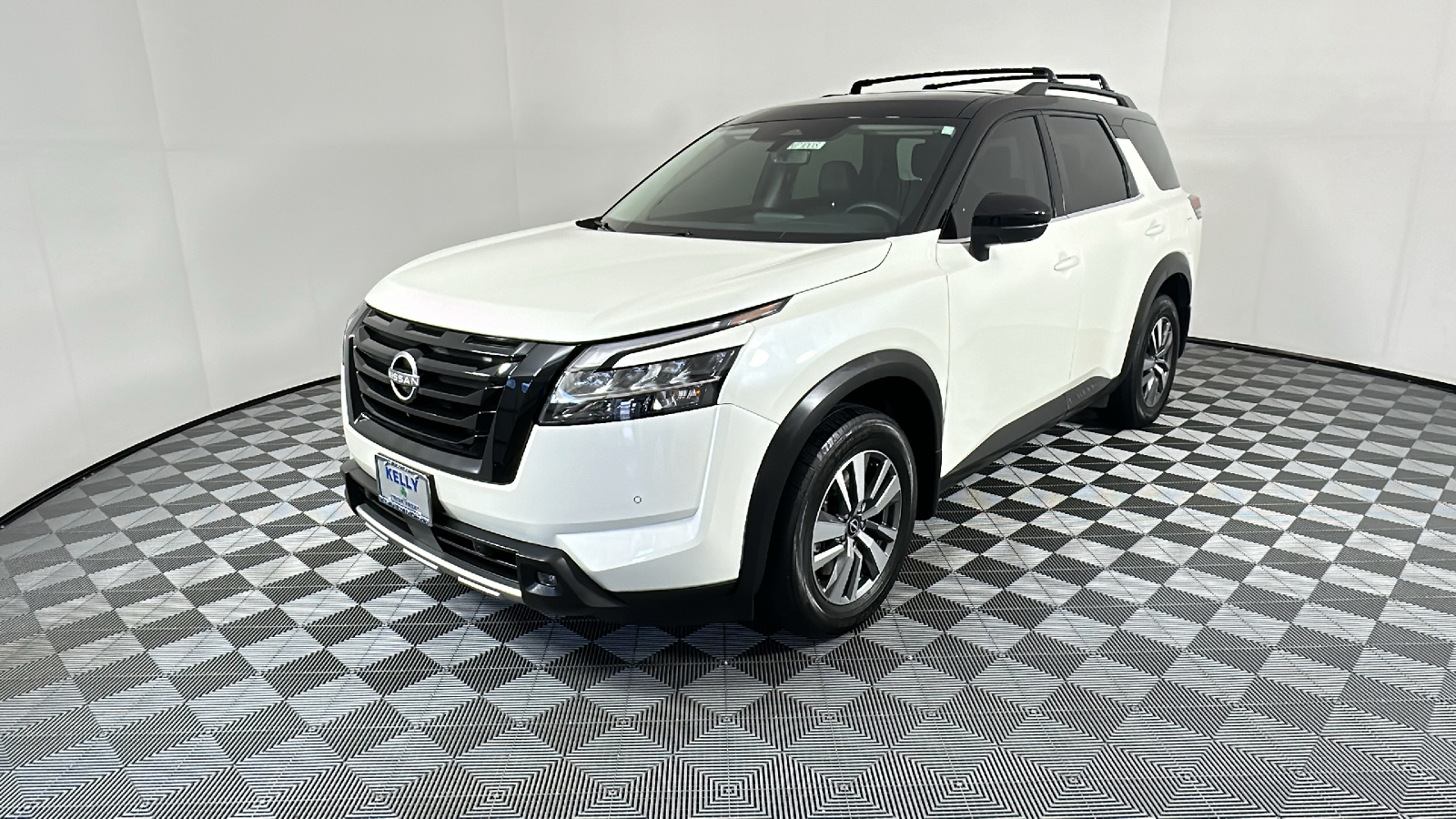 2023 Nissan Pathfinder SL 3