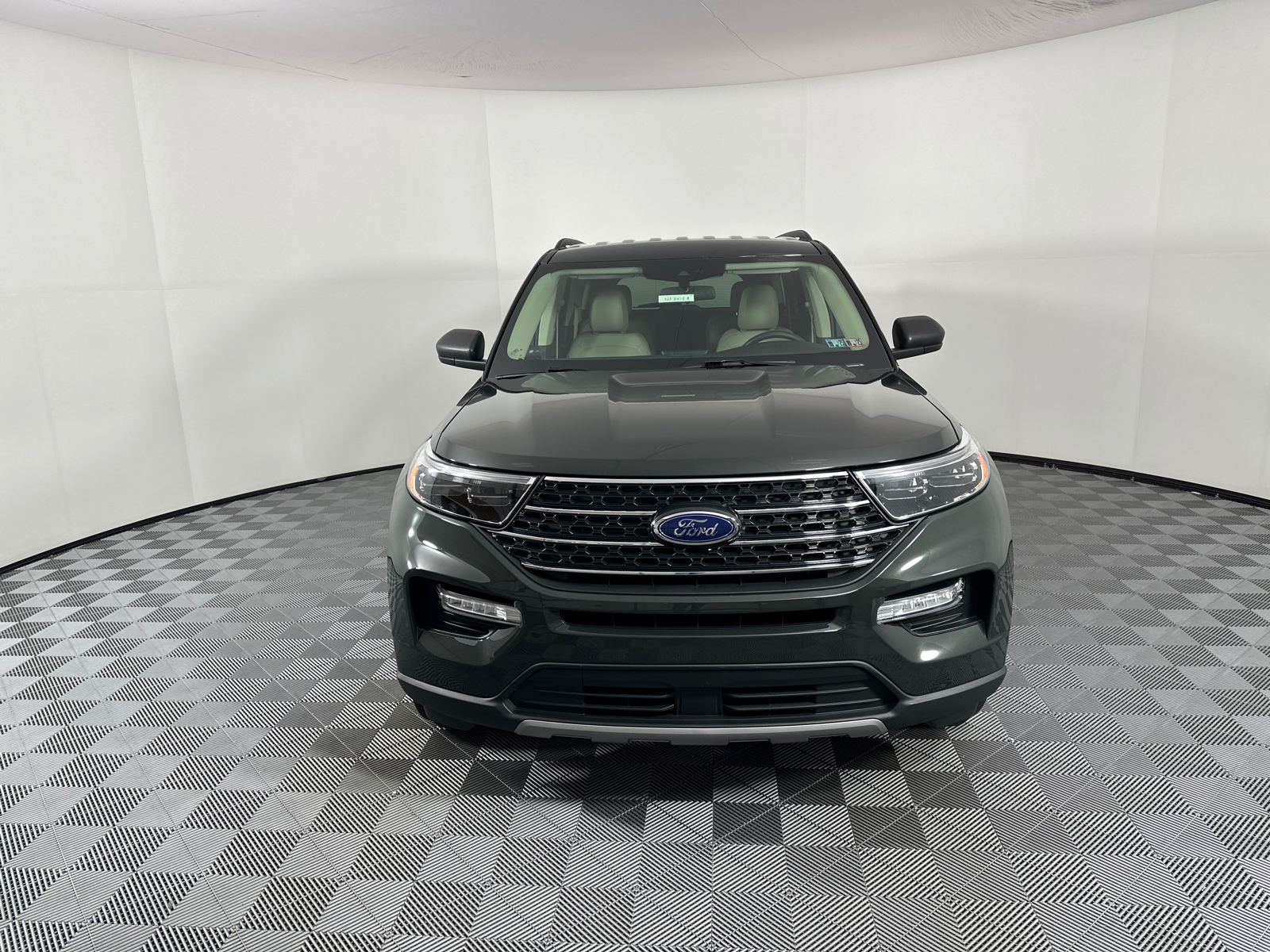 2022 Ford Explorer XLT 2