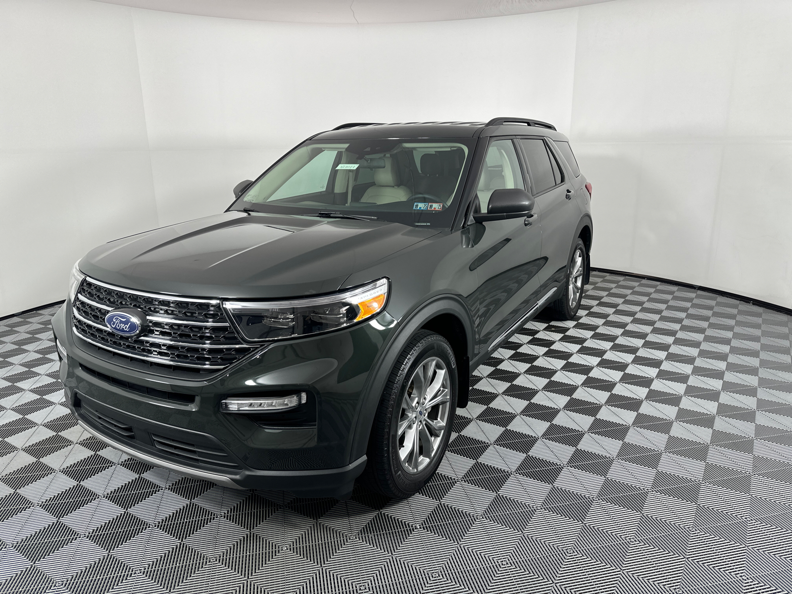 2022 Ford Explorer XLT 3