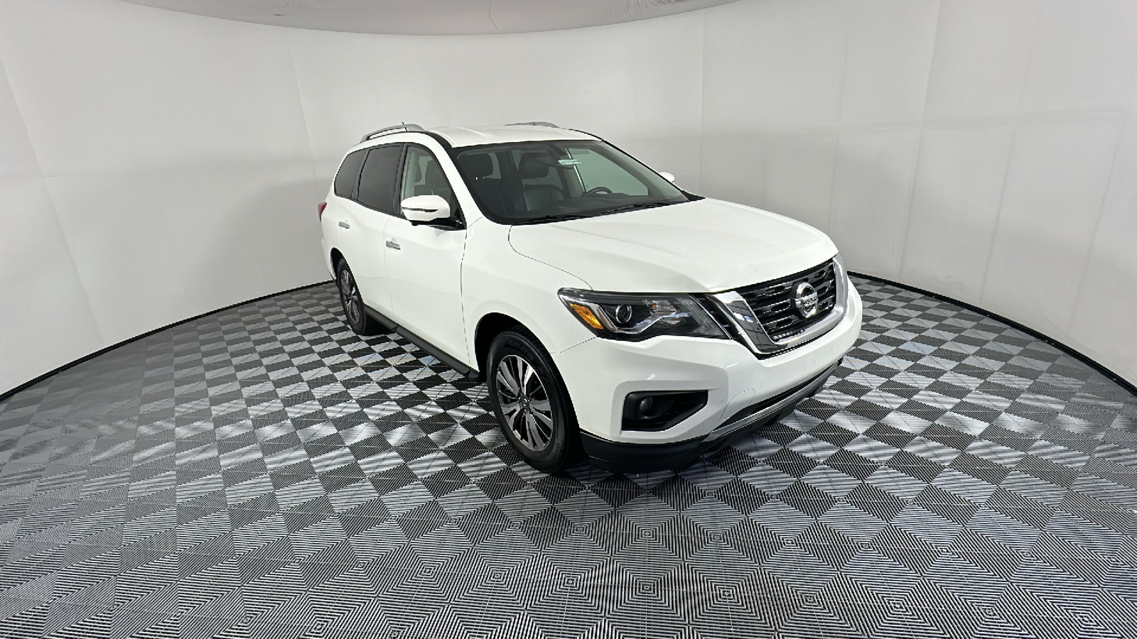 2017 Nissan Pathfinder SL 1