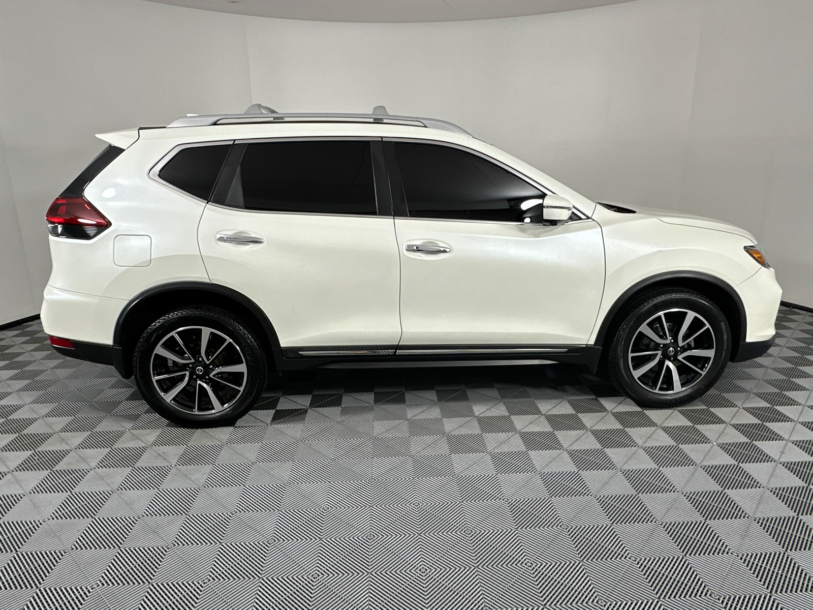 2019 Nissan Rogue SL 8