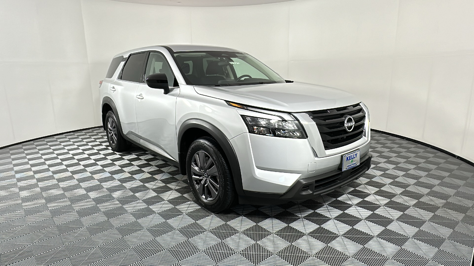 2023 Nissan Pathfinder S 1