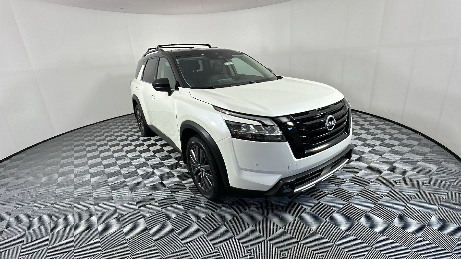 2023 Nissan Pathfinder SL 1