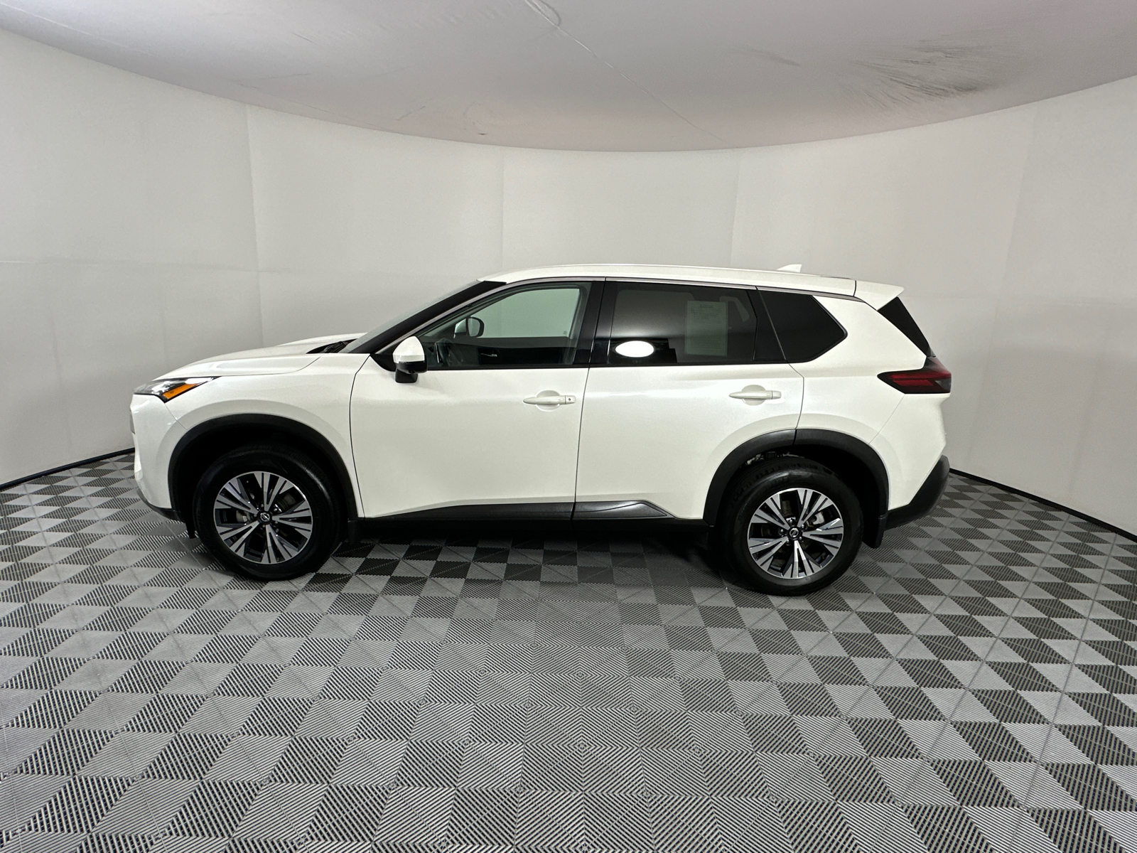 2021 Nissan Rogue SV 4