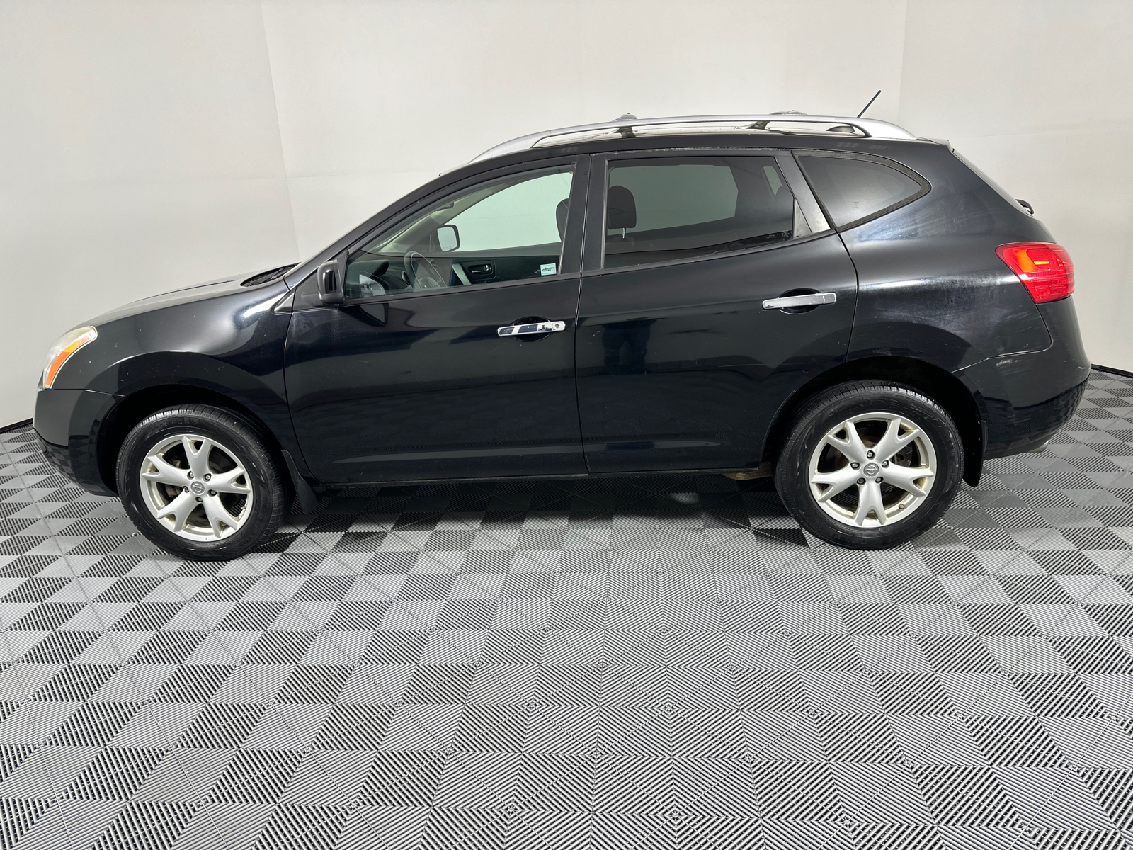 2010 Nissan Rogue SL 4