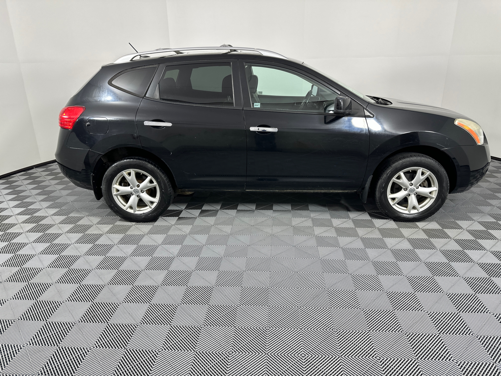 2010 Nissan Rogue SL 8