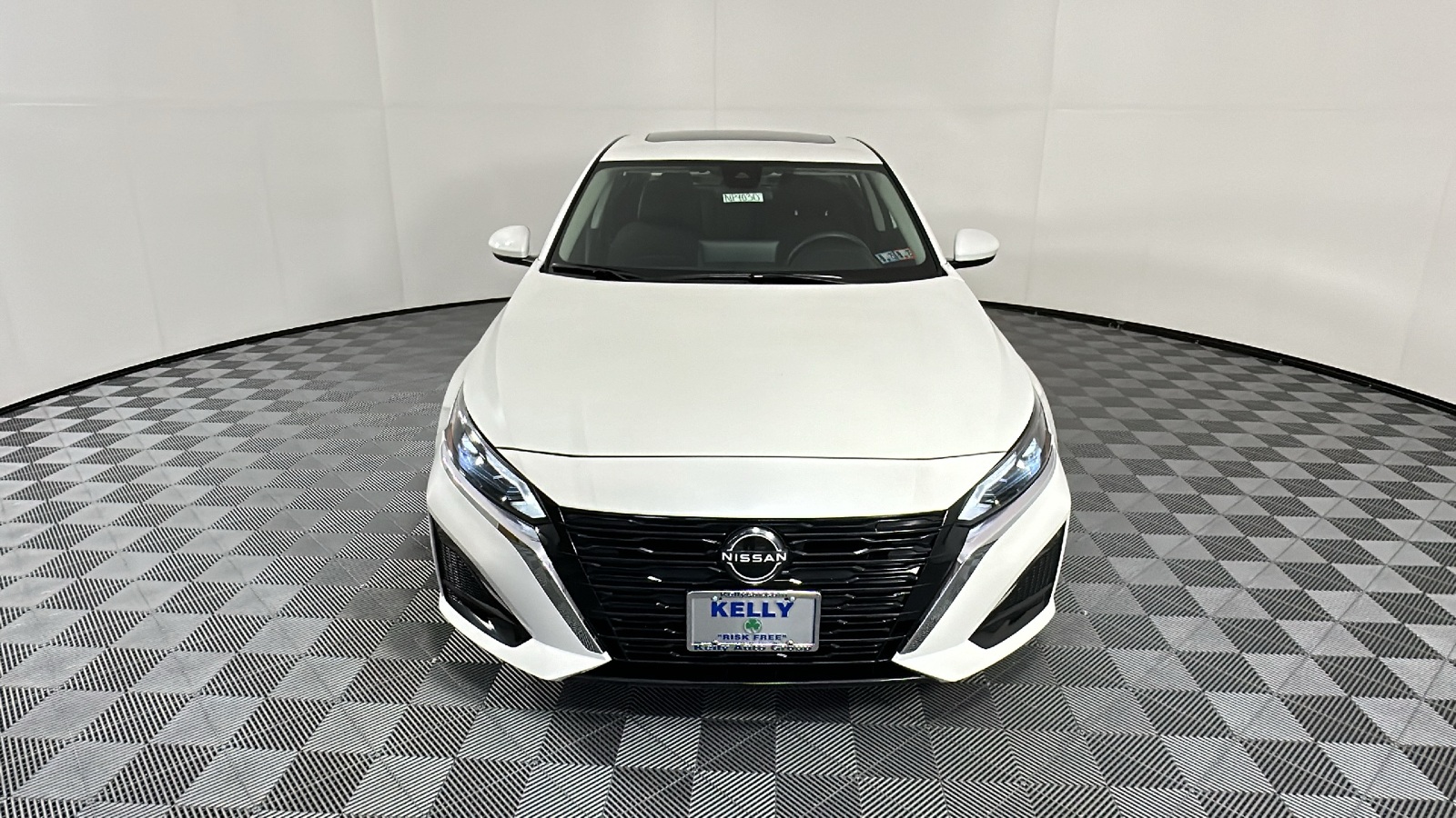 2023 Nissan Altima 2.5 SV 2