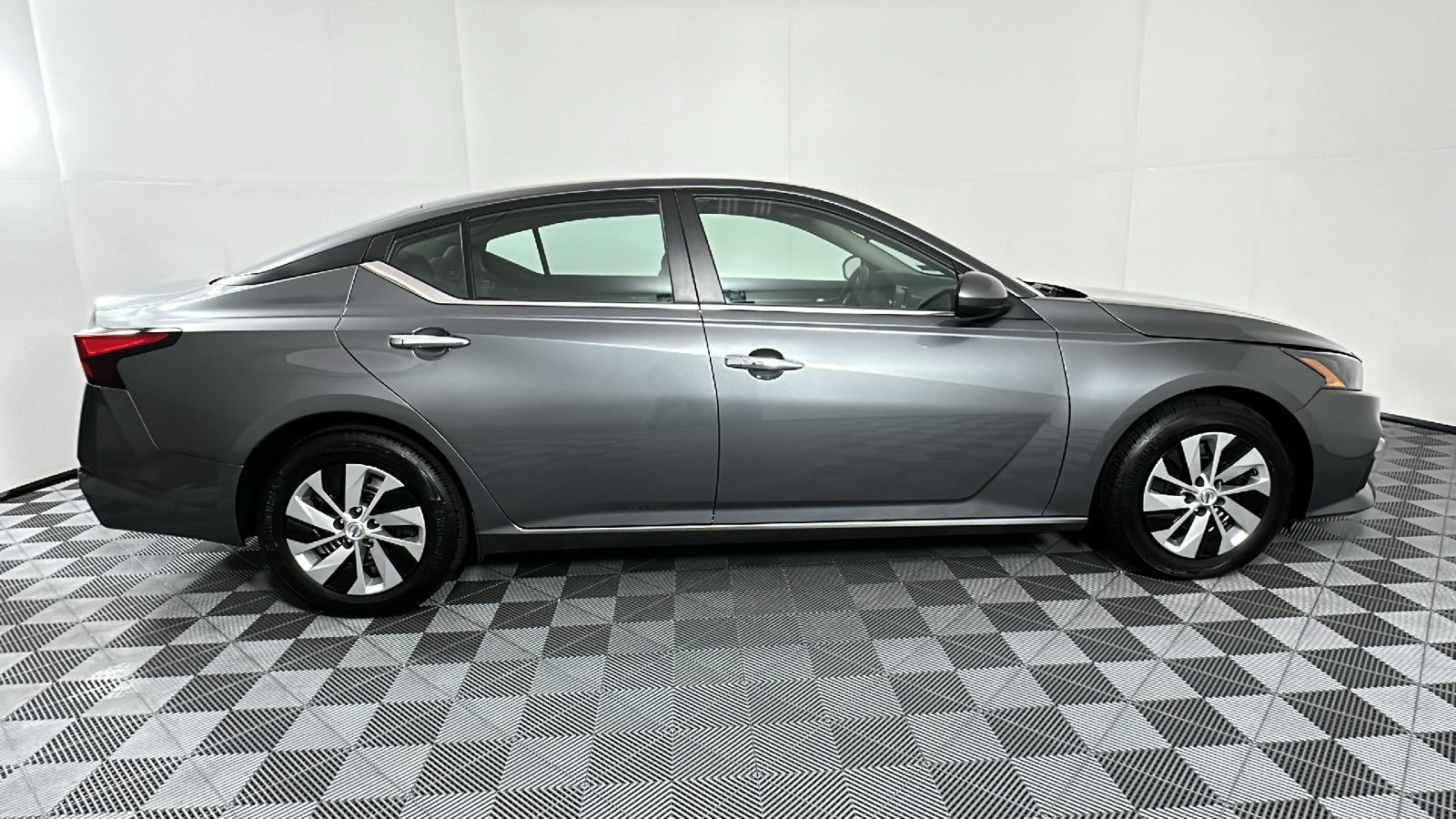 2022 Nissan Altima 2.5 S 8