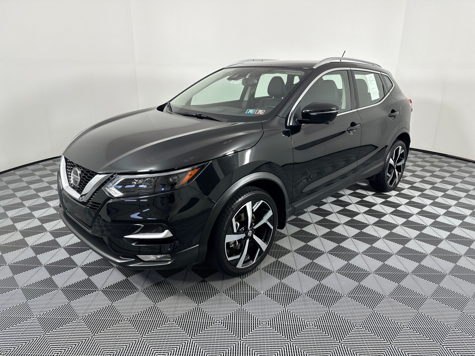 2022 Nissan Rogue Sport SL 3