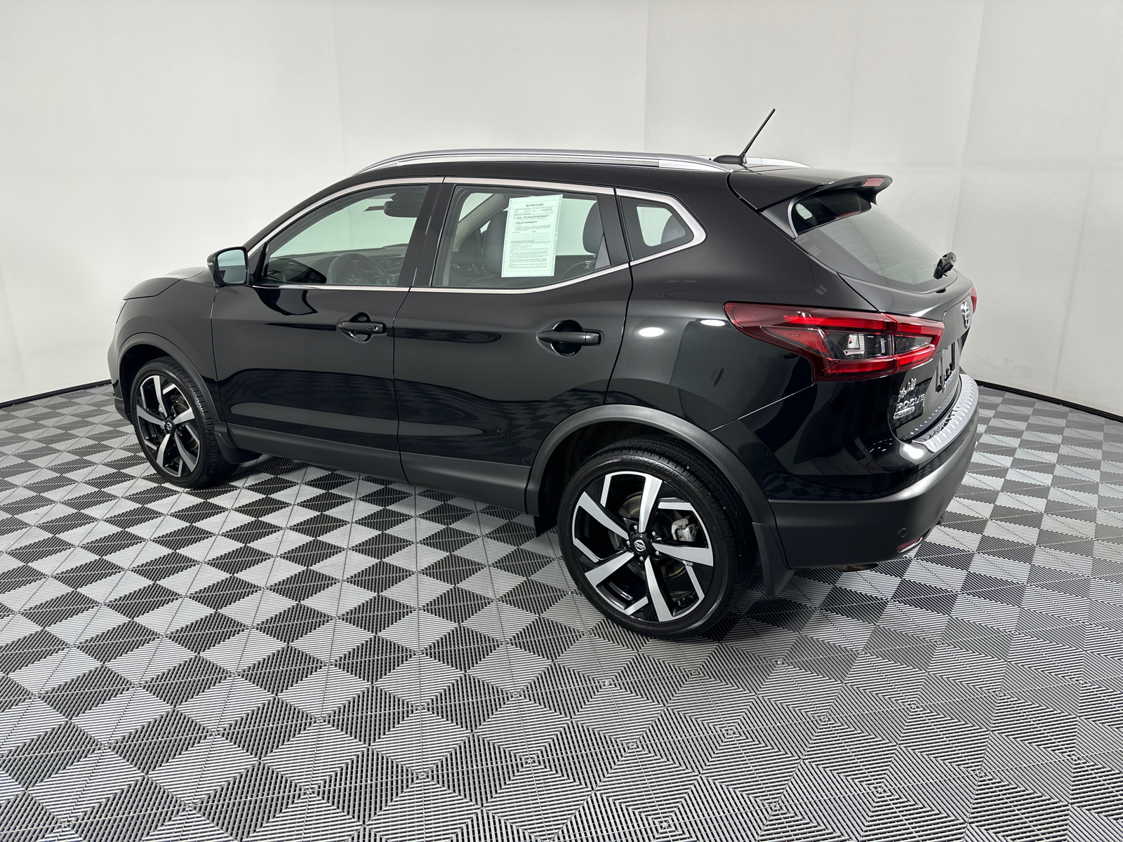 2022 Nissan Rogue Sport SL 5