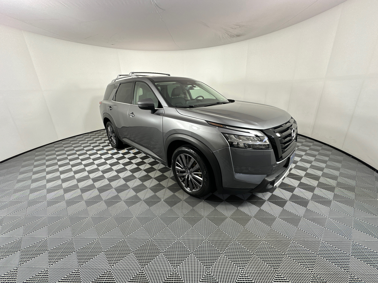 2023 Nissan Pathfinder SL 1