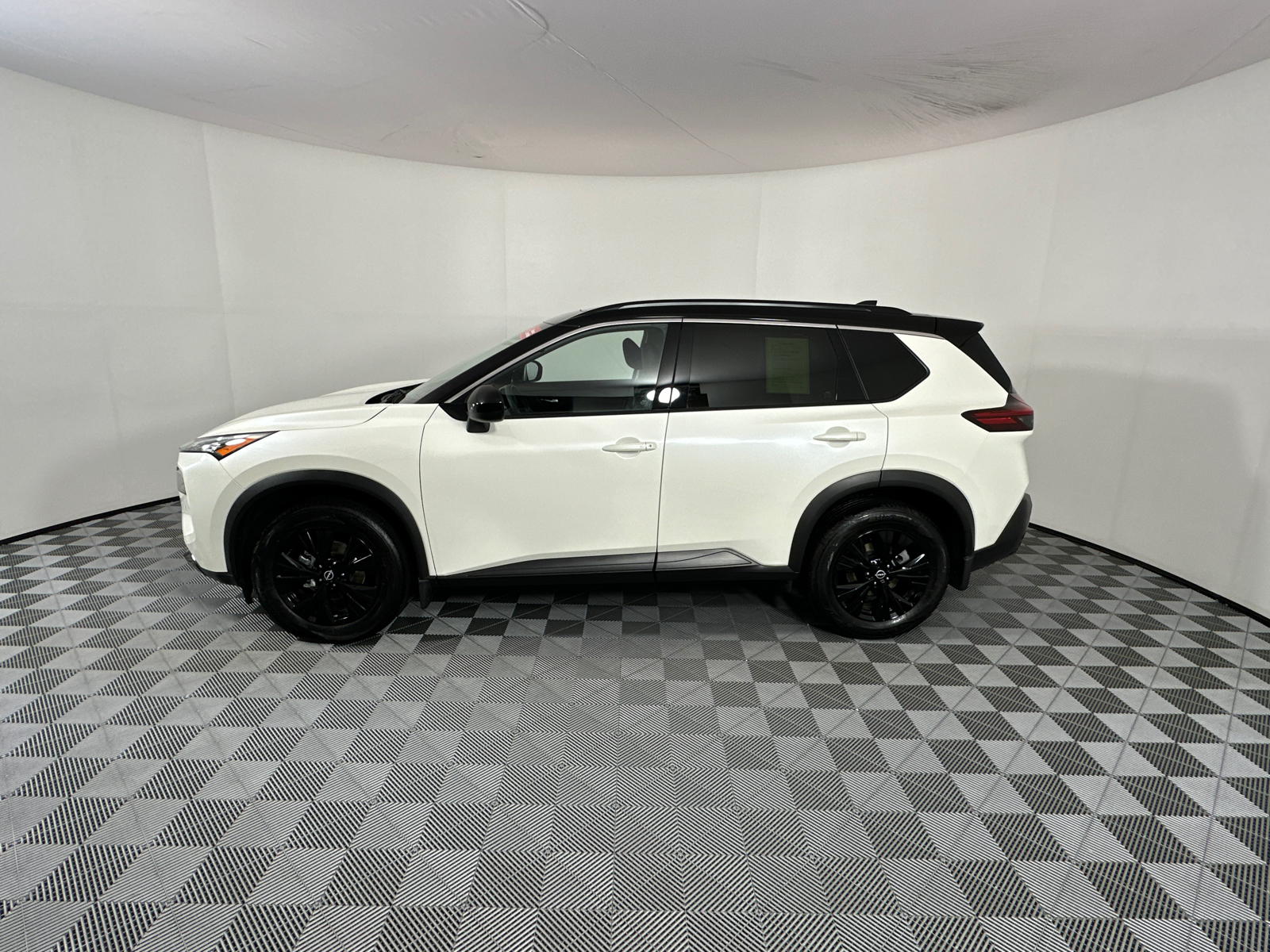 2023 Nissan Rogue SV 4