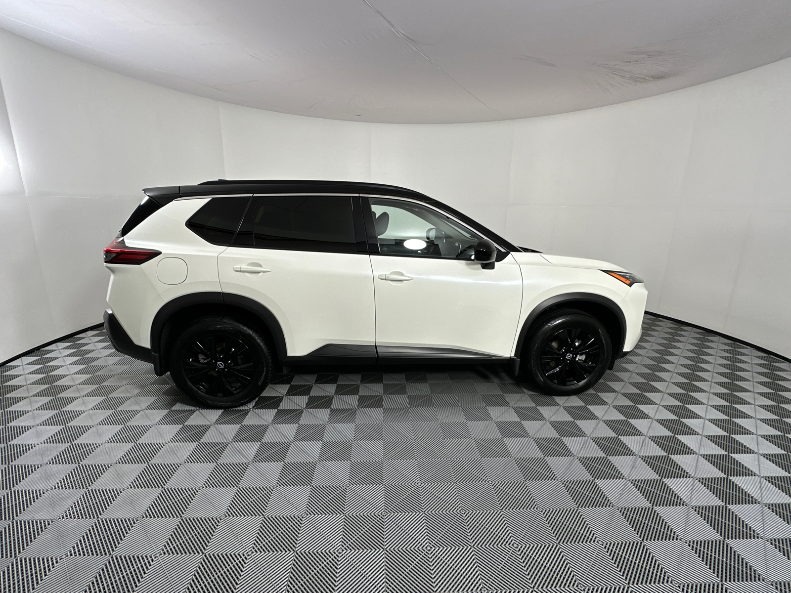 2023 Nissan Rogue SV 8