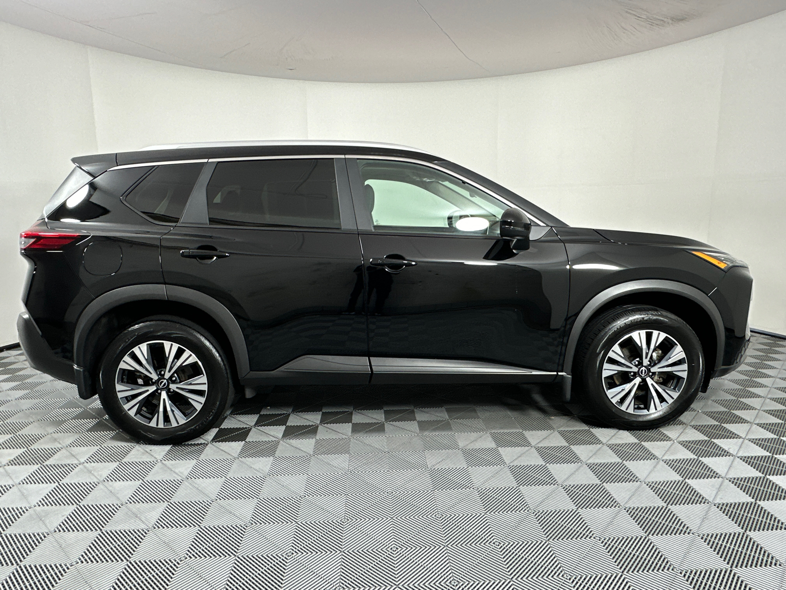 2023 Nissan Rogue SV 8