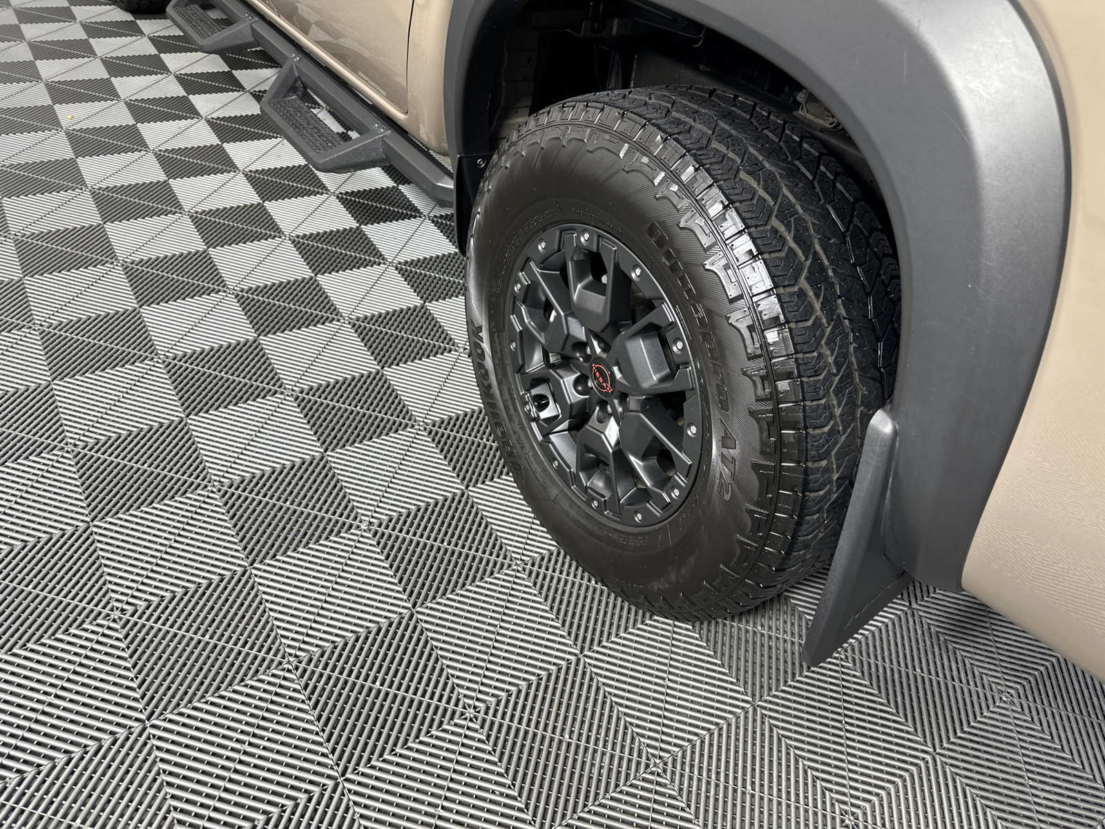 2023 Nissan Frontier PRO-4X 12