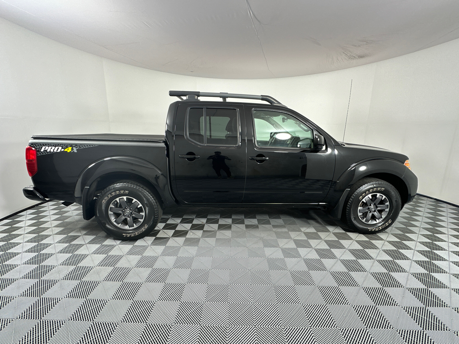 2015 Nissan Frontier PRO-4X 8