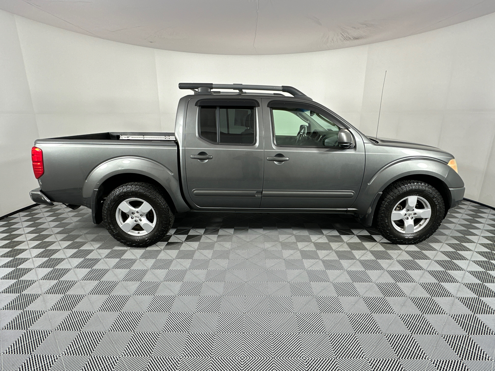 2006 Nissan Frontier LE 8