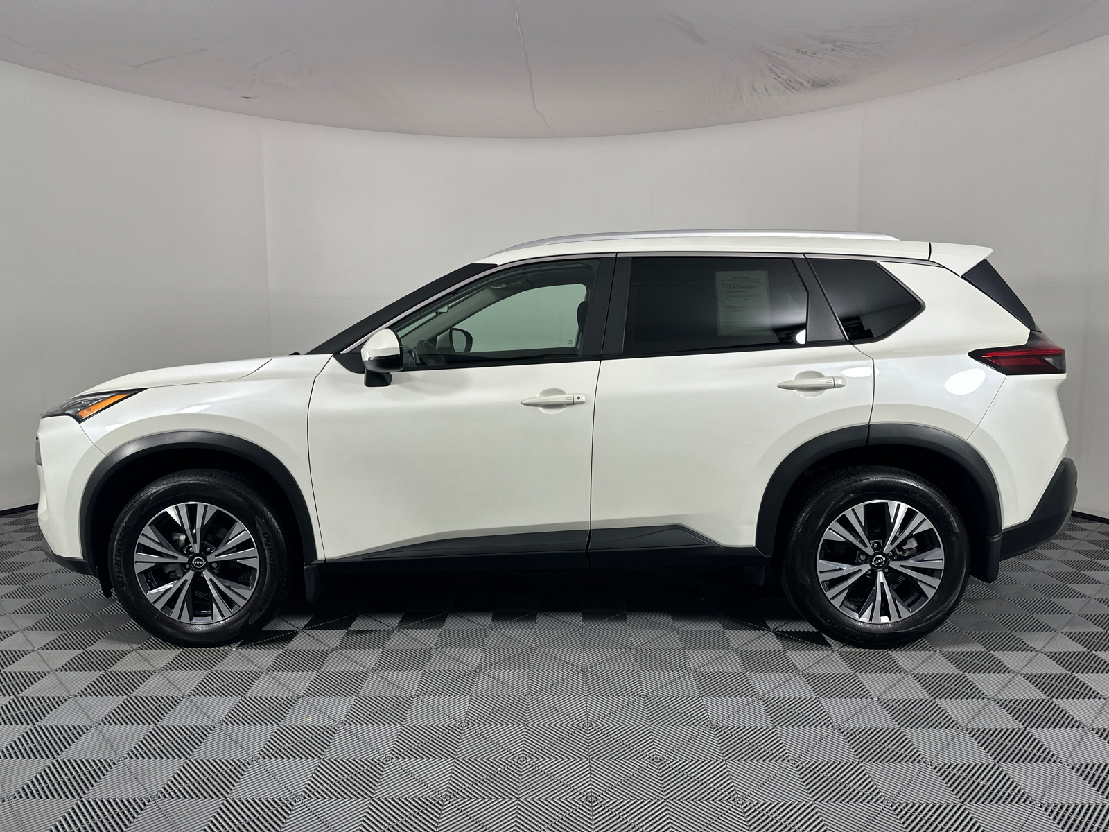 2023 Nissan Rogue SV 4