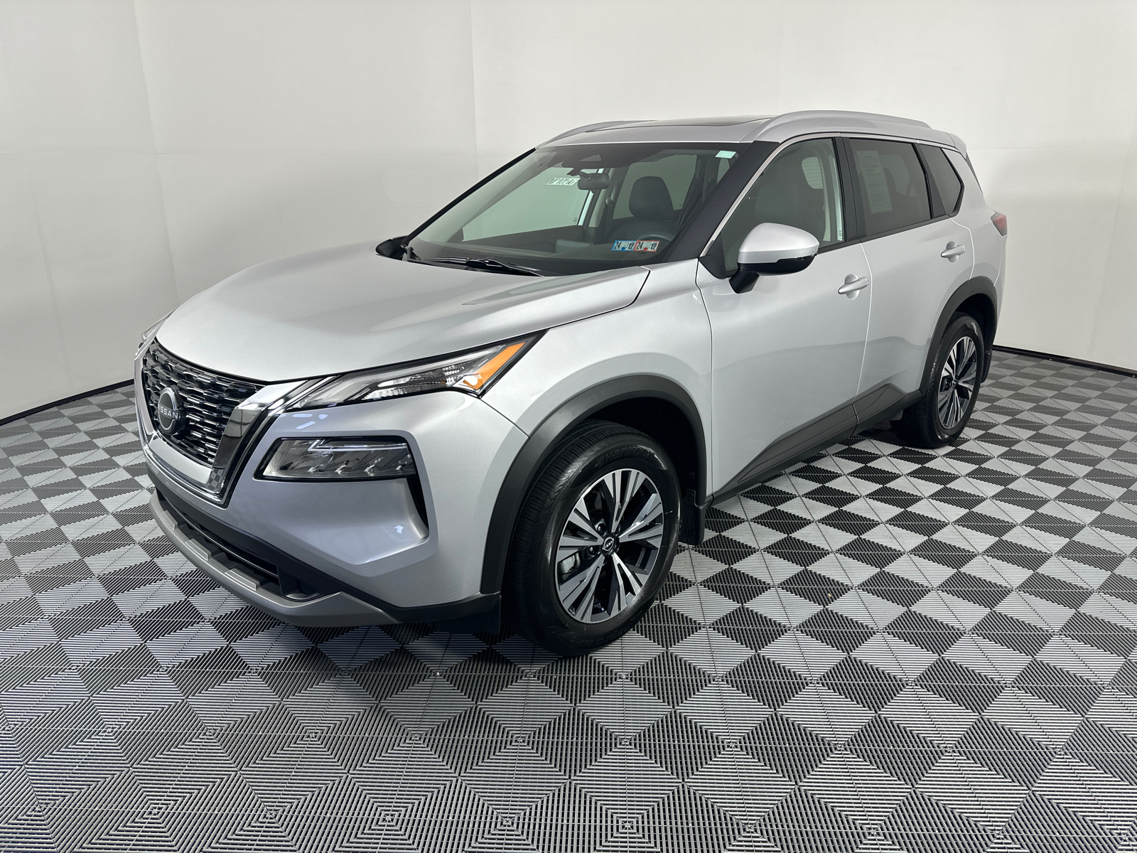 2023 Nissan Rogue SV 3