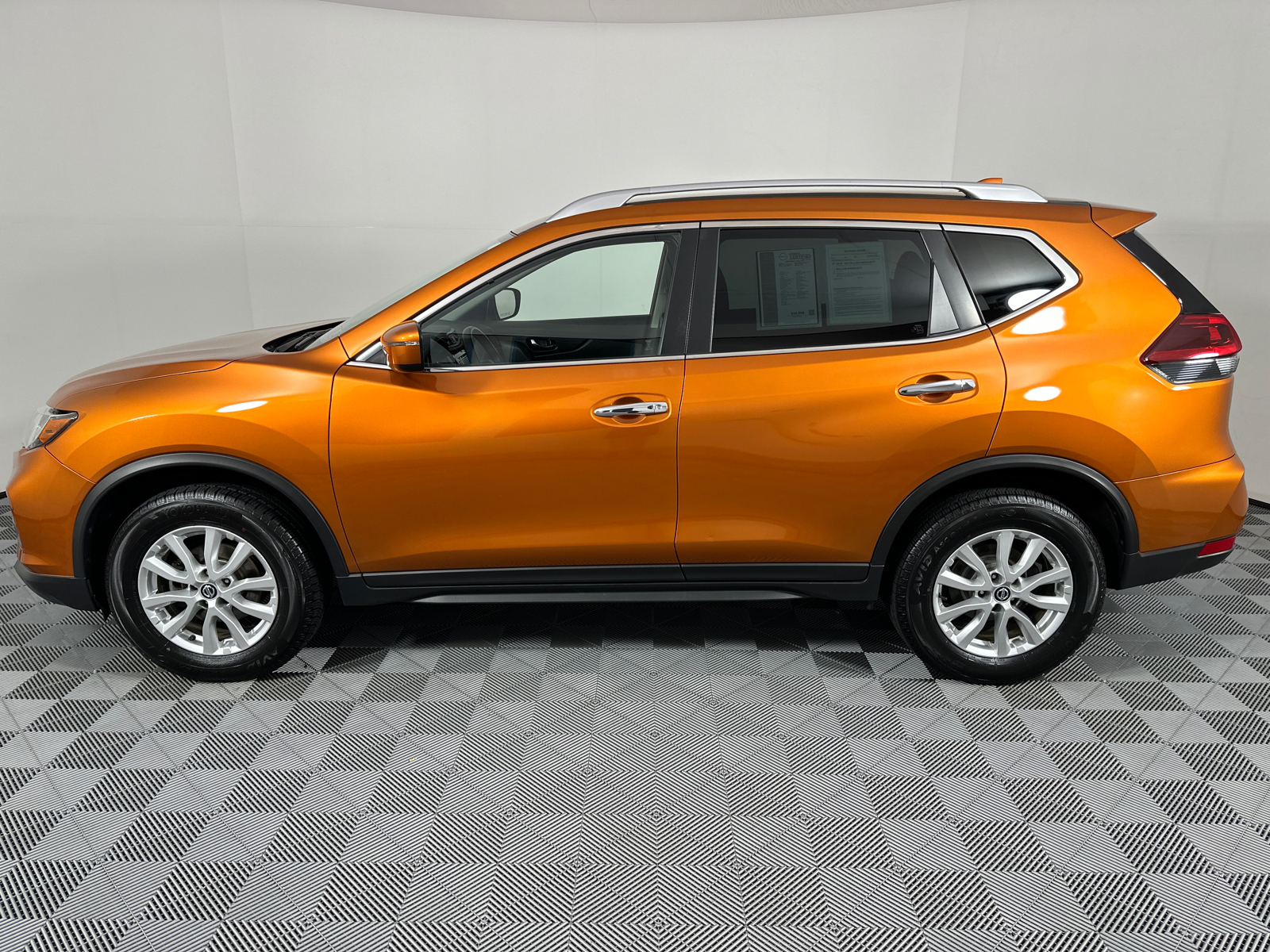 2020 Nissan Rogue SV 4