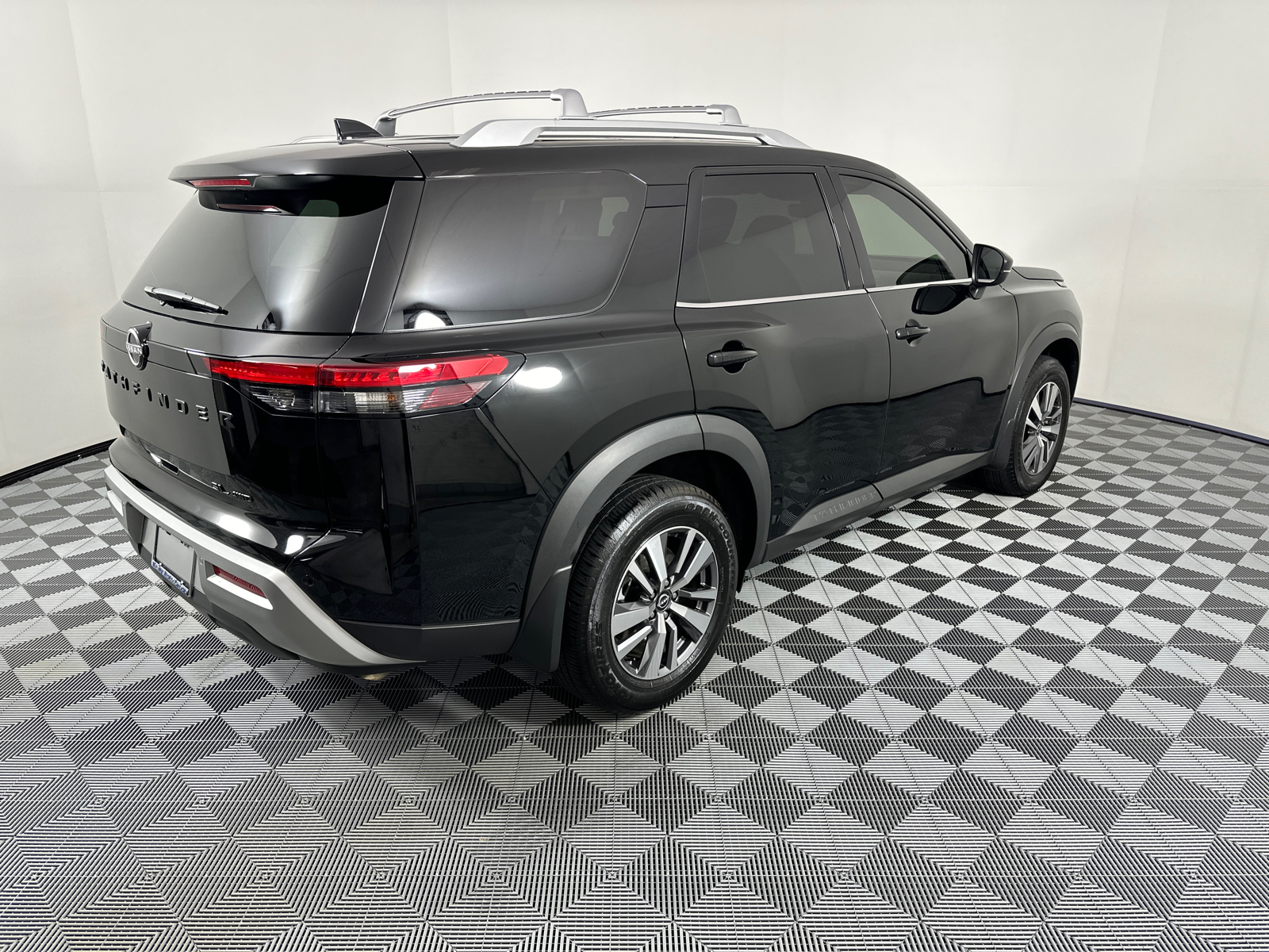 2023 Nissan Pathfinder SL 7