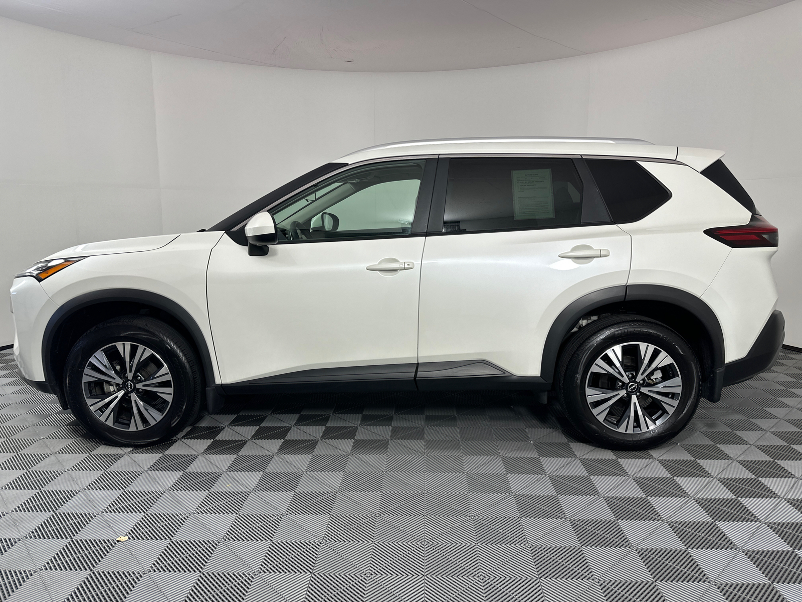 2023 Nissan Rogue SV 4