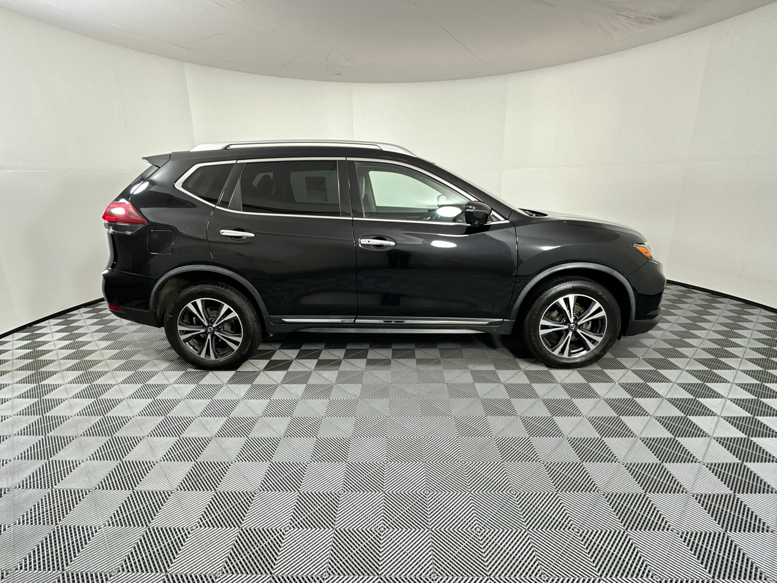 2018 Nissan Rogue SL 8