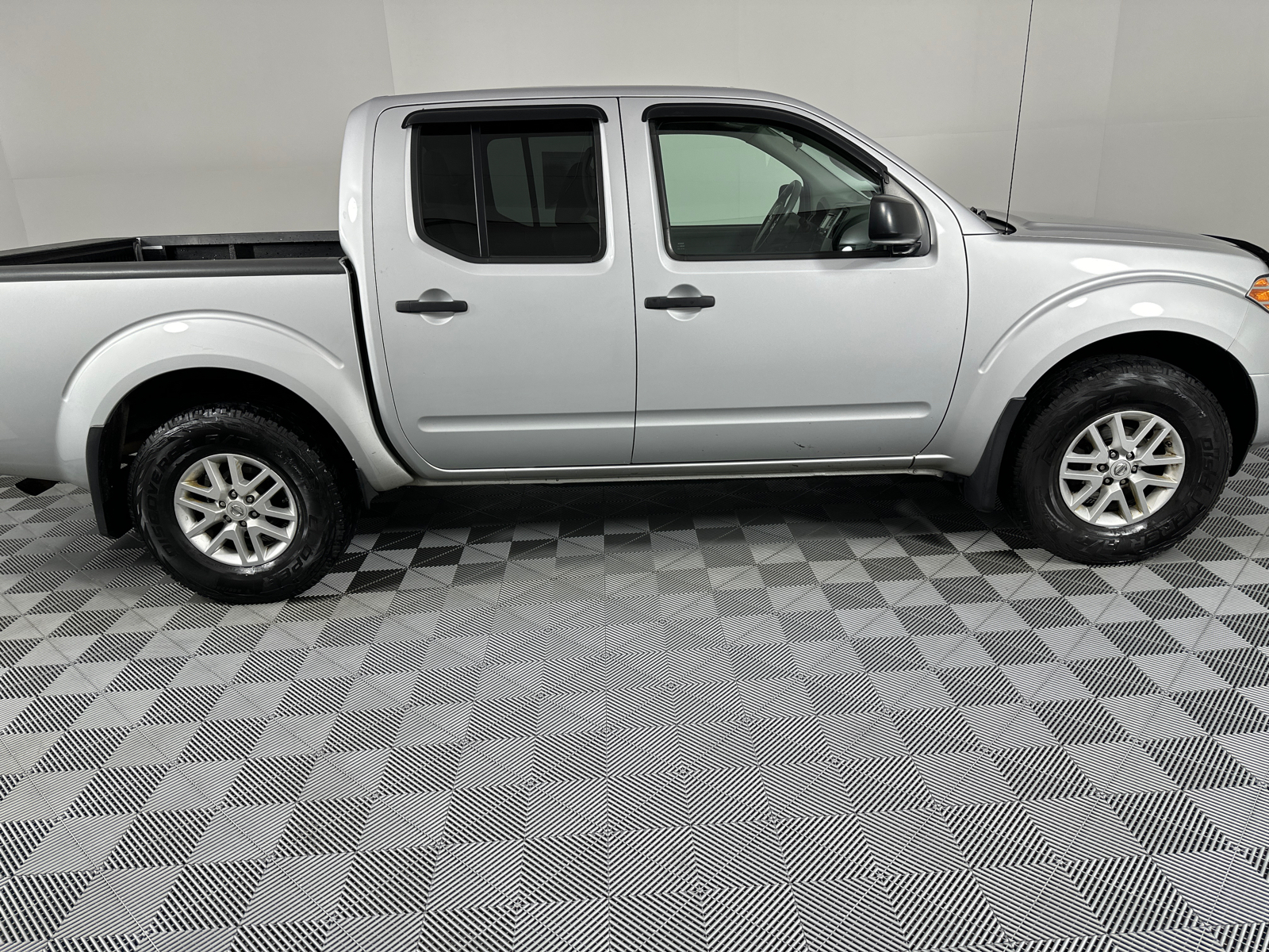 2018 Nissan Frontier SV 8