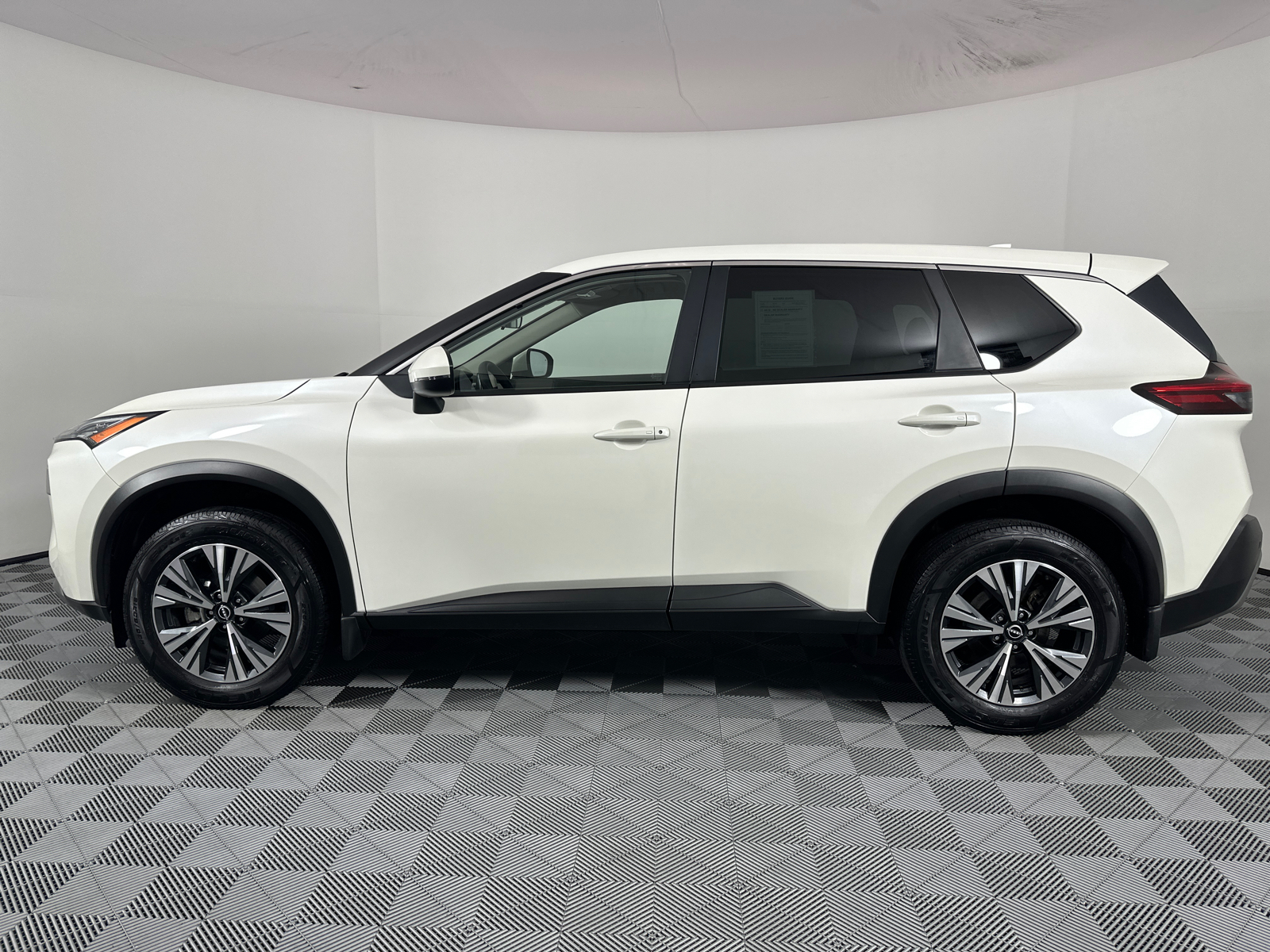 2023 Nissan Rogue SV 4