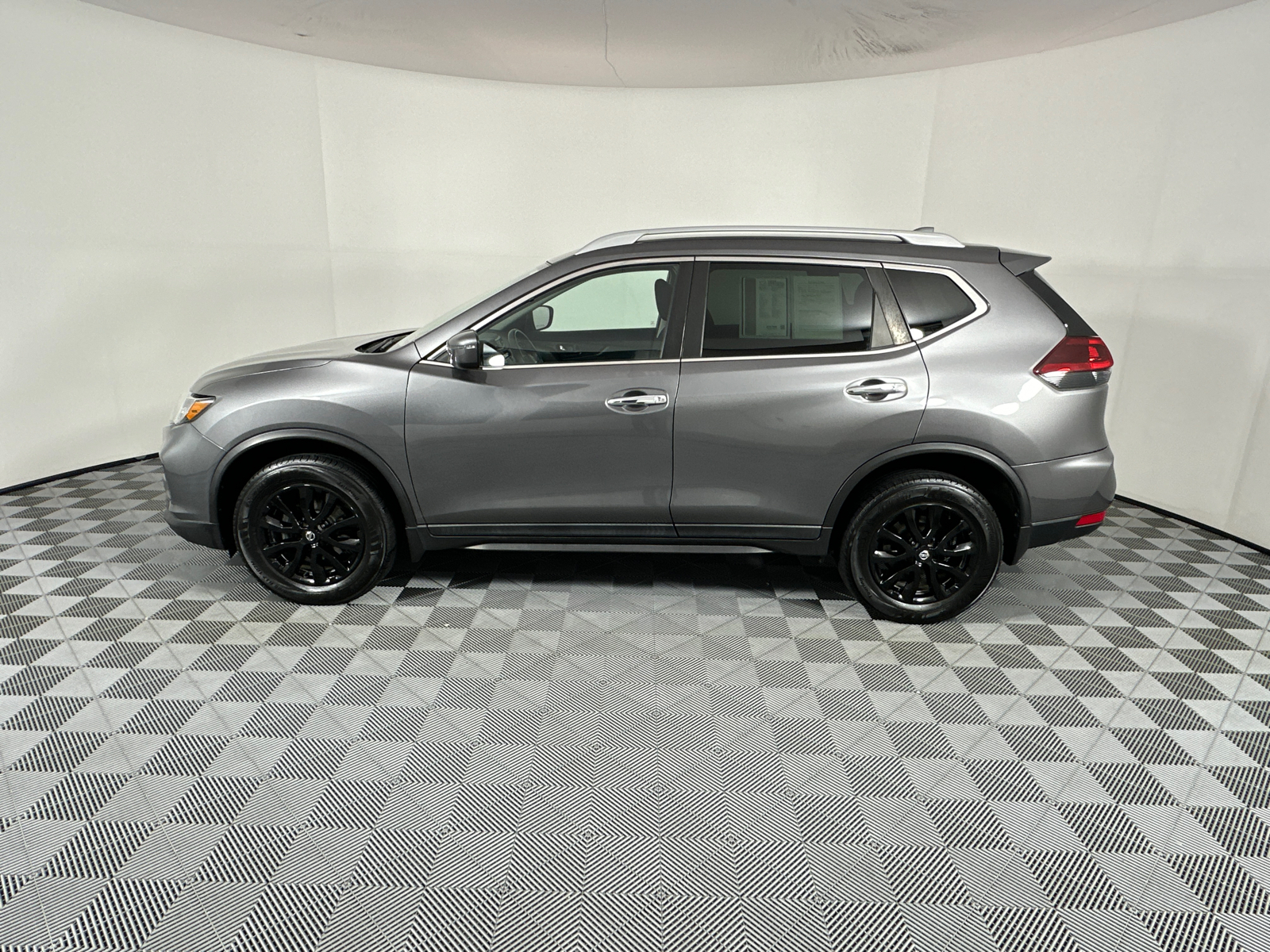 2019 Nissan Rogue S 4