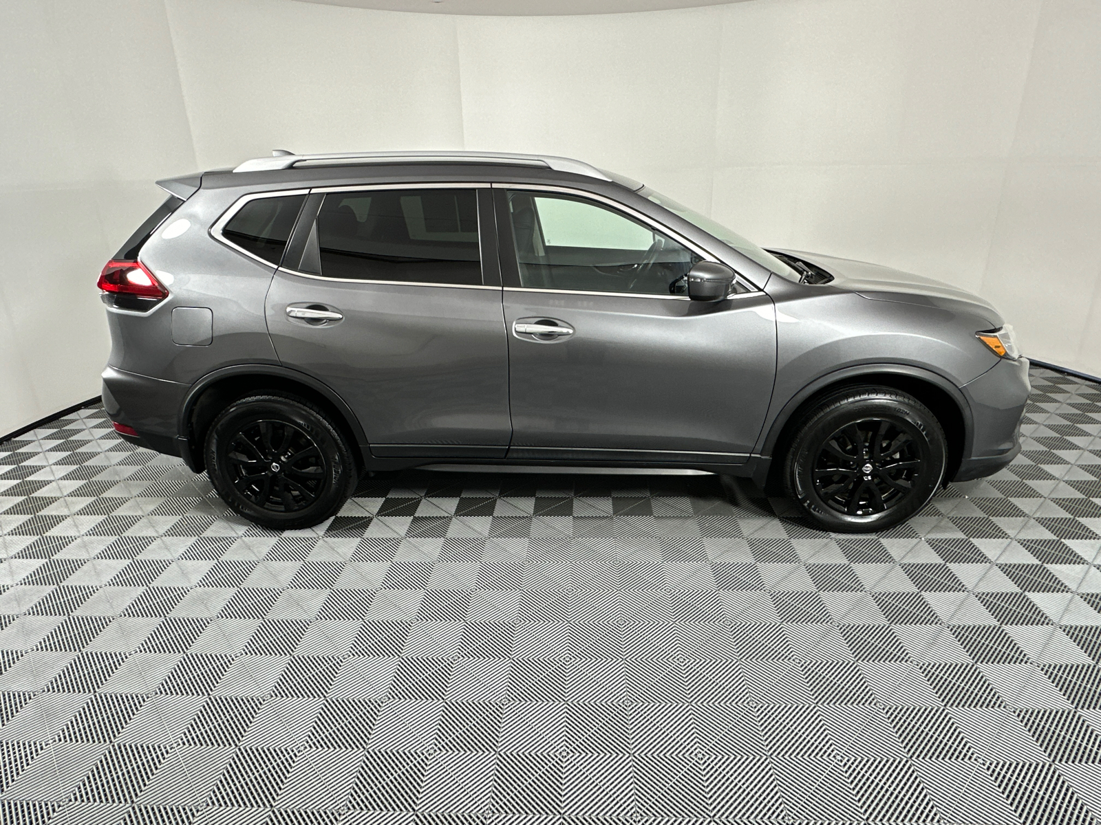 2019 Nissan Rogue S 8