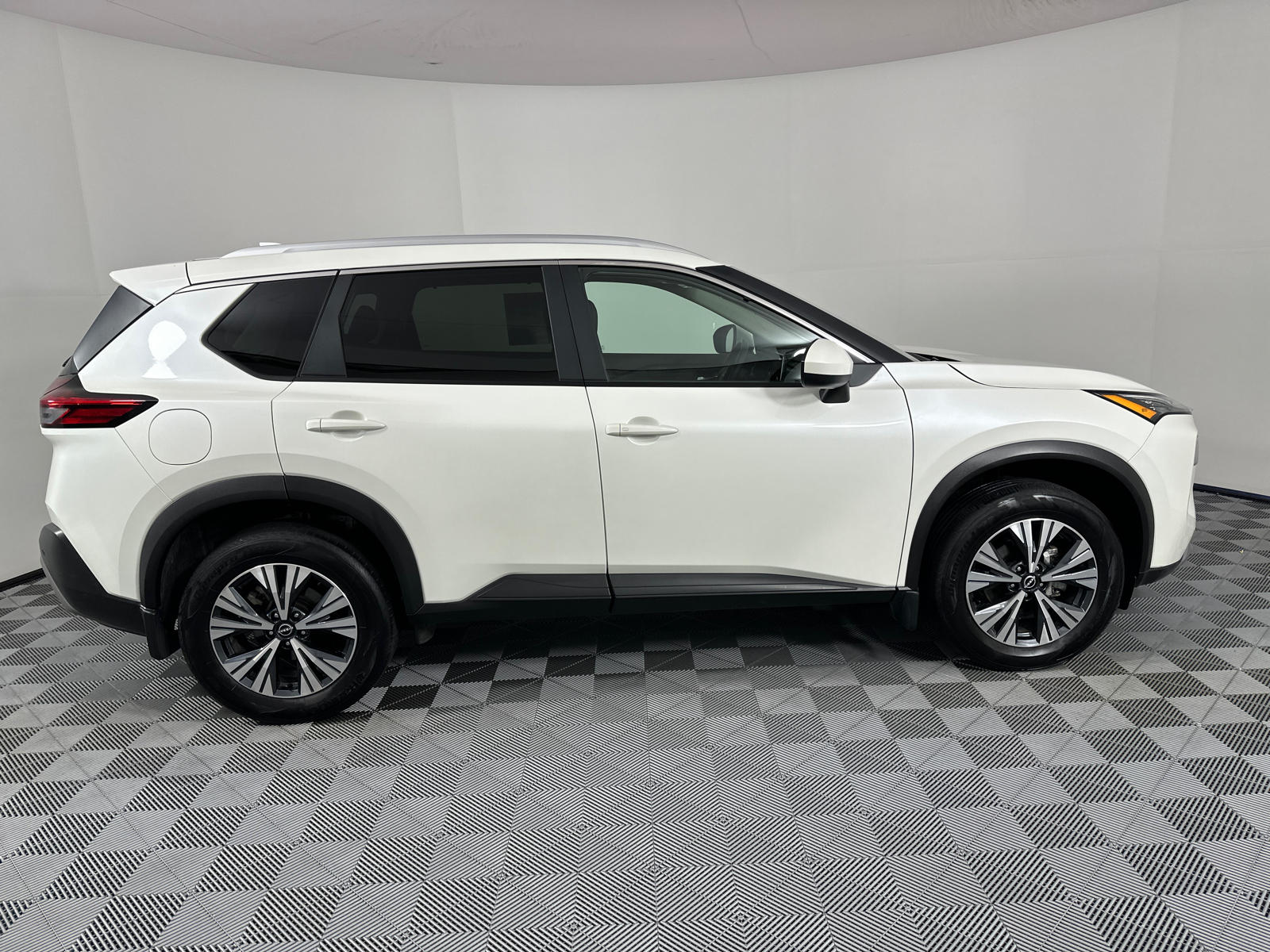 2023 Nissan Rogue SV 8