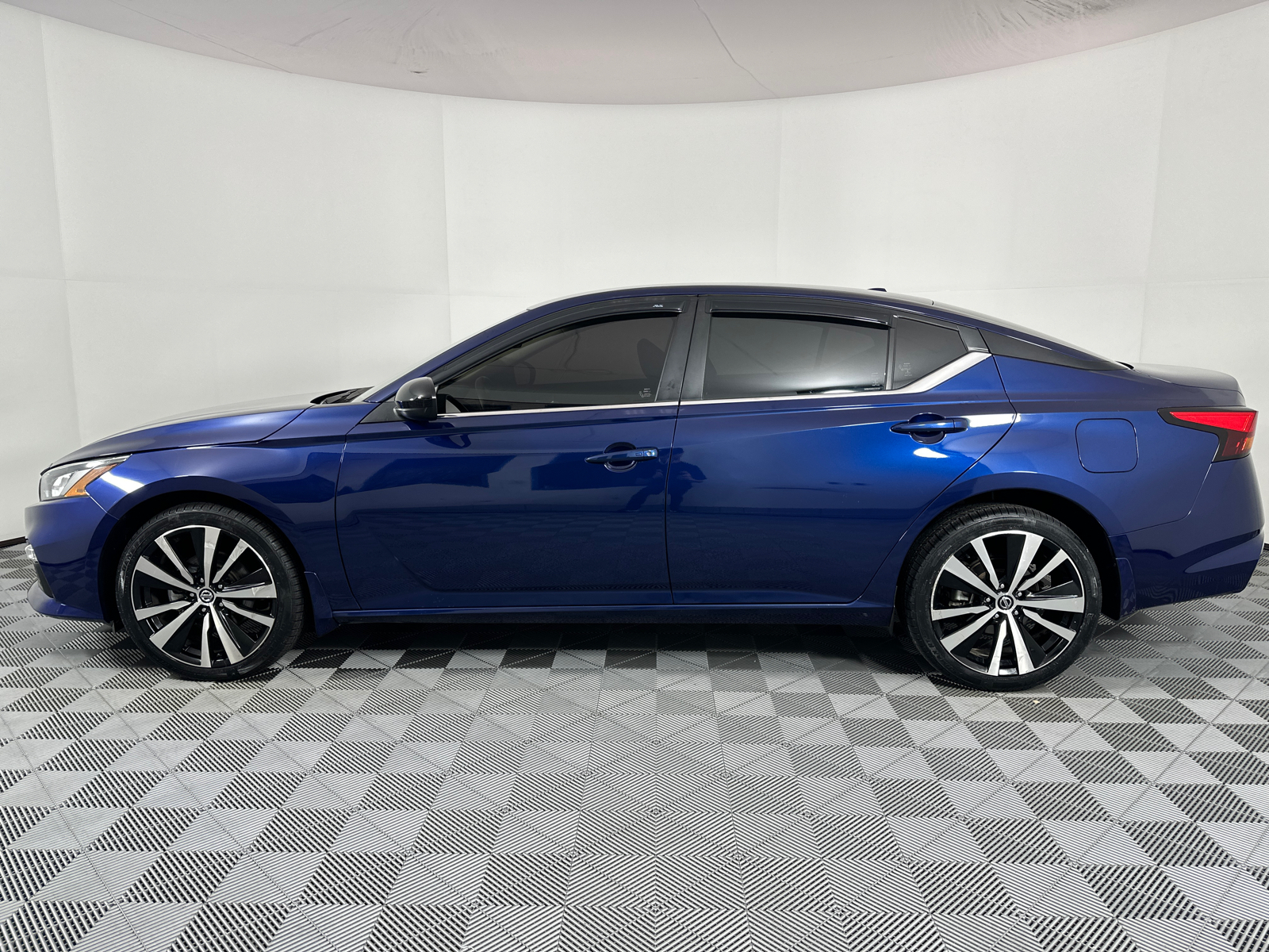 2022 Nissan Altima 2.5 SR 4