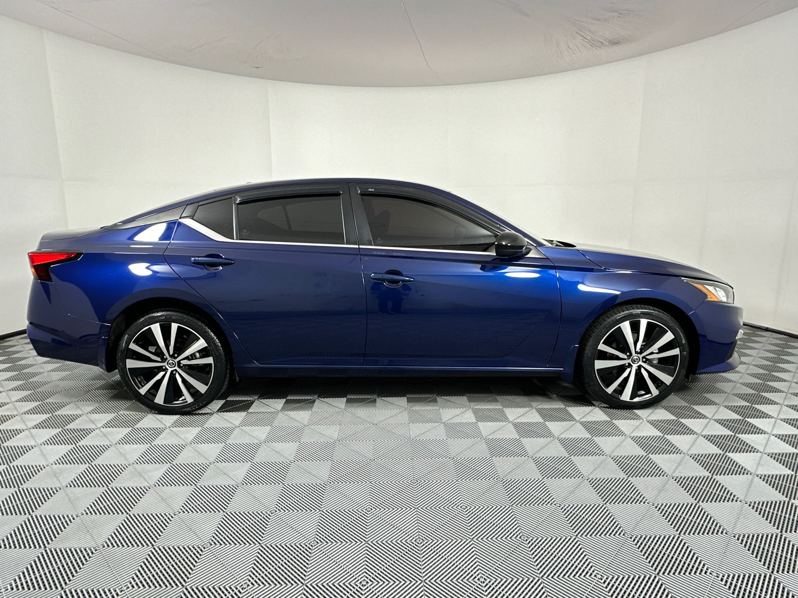 2022 Nissan Altima 2.5 SR 8