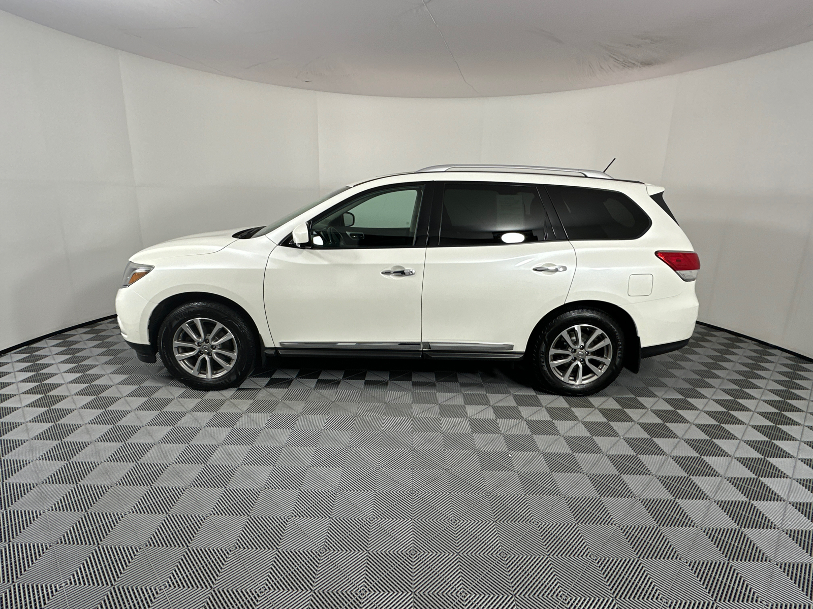 2016 Nissan Pathfinder SL 4