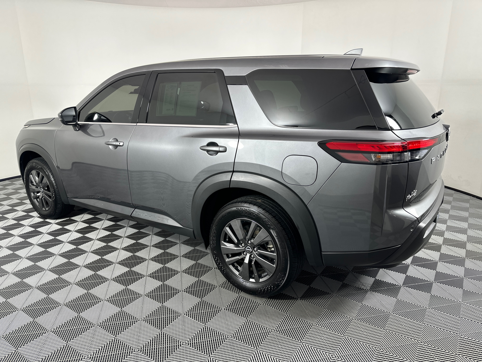 2022 Nissan Pathfinder S 5