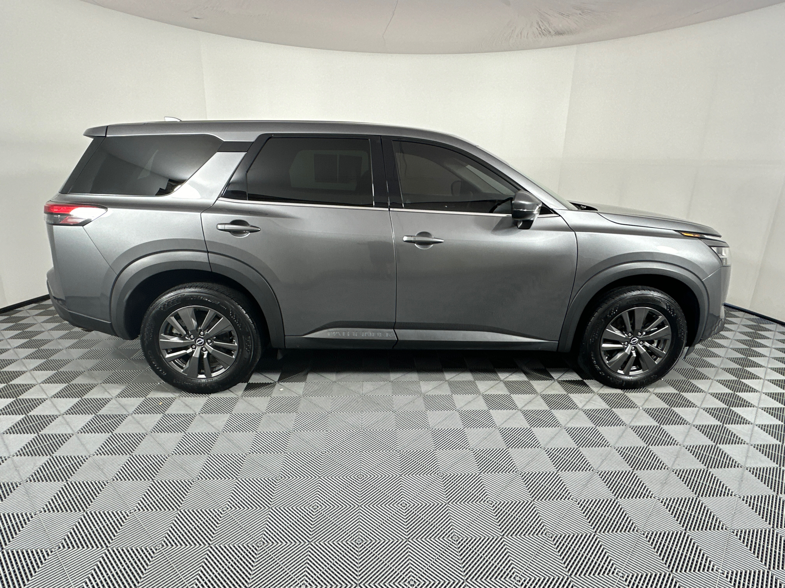 2022 Nissan Pathfinder S 8