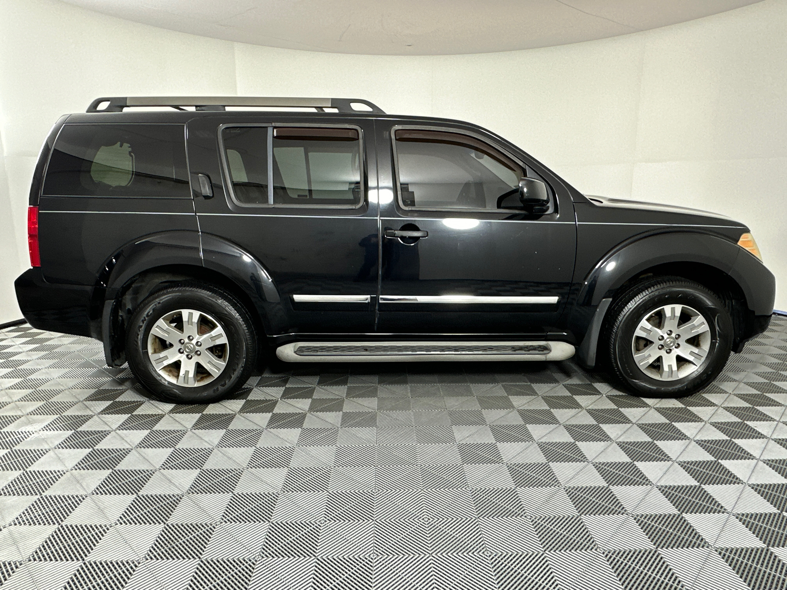 2008 Nissan Pathfinder LE 8